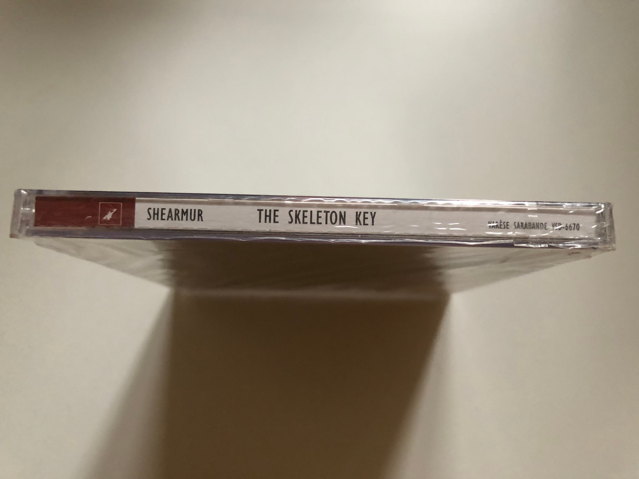 https://cdn10.bigcommerce.com/s-62bdpkt7pb/products/0/images/264930/The_Skeleton_Key_-_Music_By_Edward_Shearmur_Varse_Sarabande_Audio_CD_2005_VSD-6670_3__99105.1674731480.1280.1280.JPG?c=2&_gl=1*9m12di*_ga*MjA2NTIxMjE2MC4xNTkwNTEyNTMy*_ga_WS2VZYPC6G*MTY3NDcyMzQ0Ny43MzIuMS4xNjc0NzMwMjU5LjIwLjAuMA..
