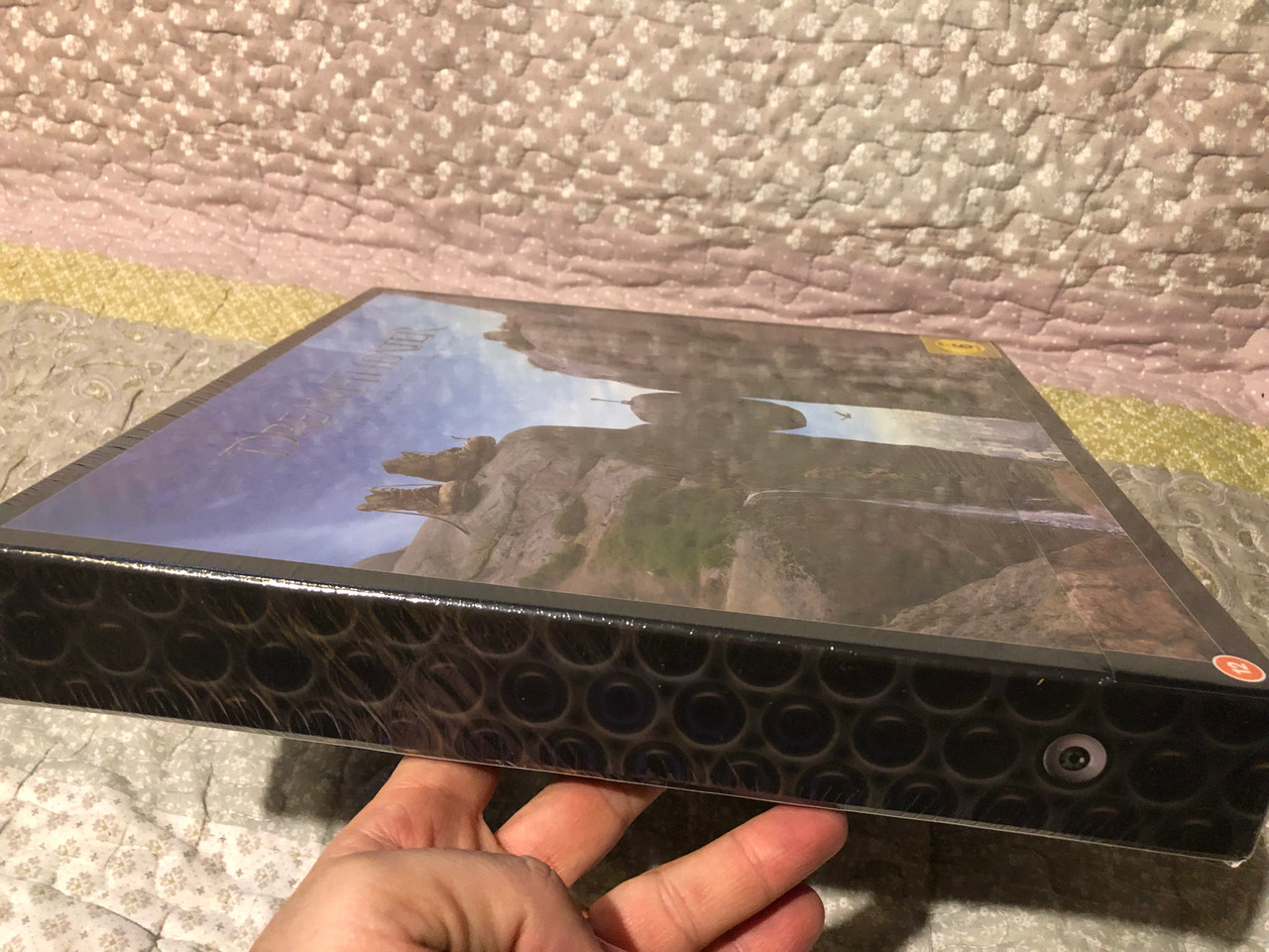 https://cdn10.bigcommerce.com/s-62bdpkt7pb/products/0/images/265902/Dream_Theater_A_View_From_The_Top_Of_The_World_Inside_Out_Music_2x_LP_3x_Audio_CD_Box_Set_2021_IOMLTDBOX_602_4__84388.1675921707.1280.1280.JPG?c=2&_gl=1*1pmql44*_ga*MjA2NTIxMjE2MC4xNTkwNTEyNTMy*_ga_WS2VZYPC6G*MTY3NTkxOTcwNy43NTMuMS4xNjc1OTIxMzc4LjMzLjAuMA..