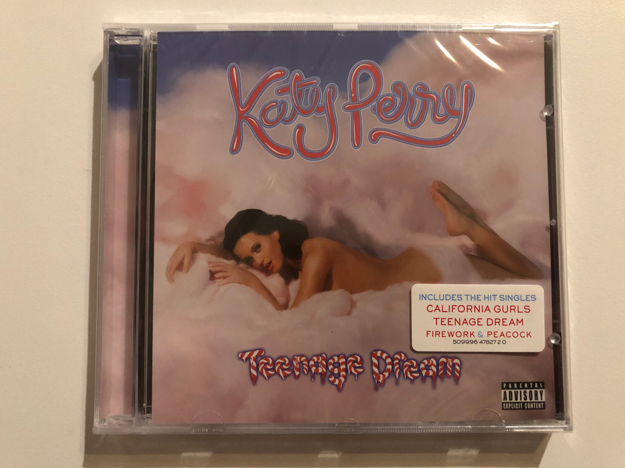 https://cdn10.bigcommerce.com/s-62bdpkt7pb/products/0/images/265931/Katy_Perry_Teenage_Dream_Includes_The_Hit_Singles_California_Gurls_Teenage_Dream_Firework_Peacock_Capitol_Records_Audio_CD_2010_509996_47827_2_0_1__19788.1675936796.1280.1280.JPG?c=2&_gl=1*161ela5*_ga*MjA2NTIxMjE2MC4xNTkwNTEyNTMy*_ga_WS2VZYPC6G*MTY3NTkzMjY2Ny43NTQuMS4xNjc1OTM2NjQyLjUwLjAuMA..