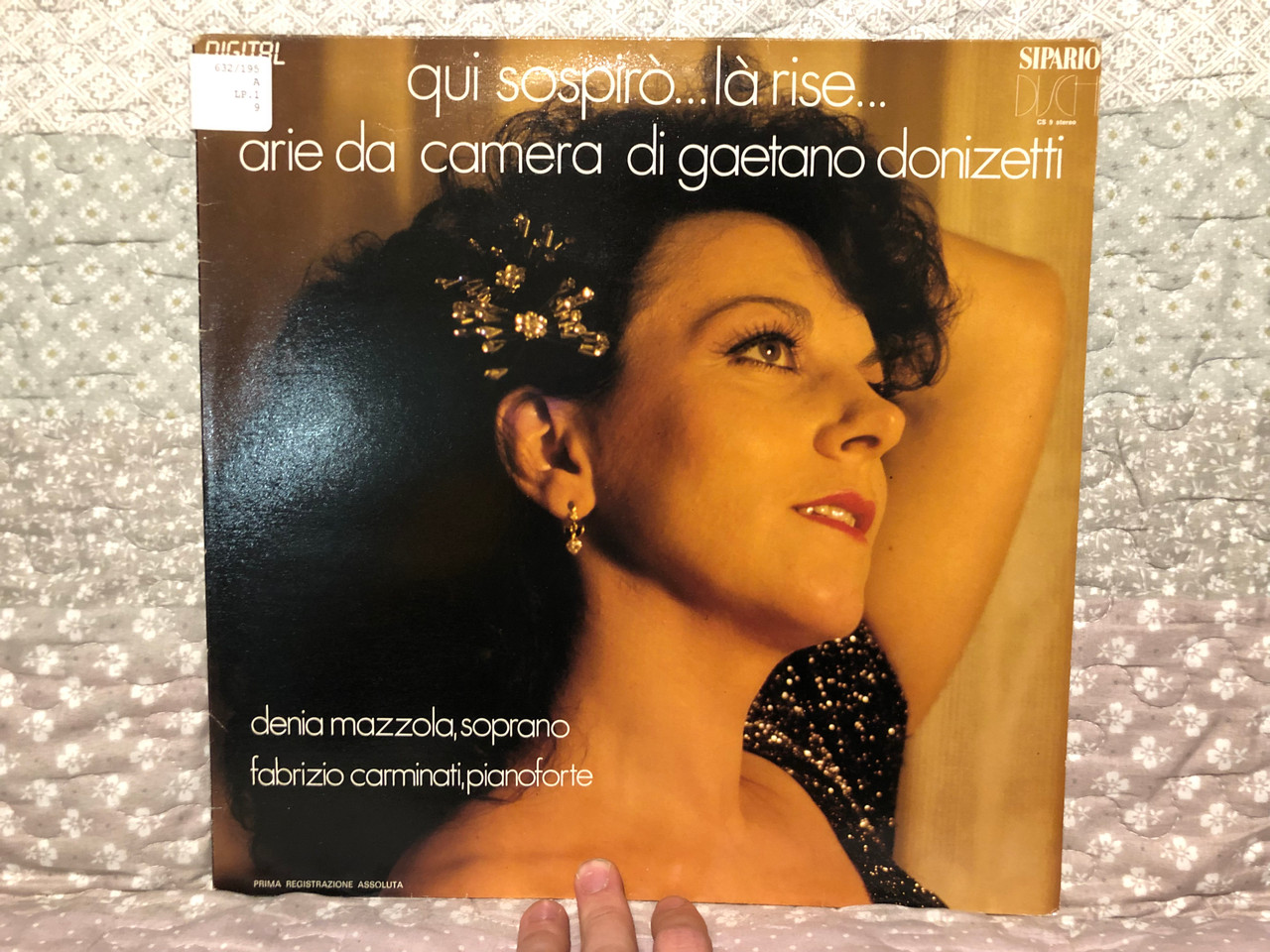 https://cdn10.bigcommerce.com/s-62bdpkt7pb/products/0/images/266403/Qui_Sorpir_..._L_Rise_..._Arie_Da_Camera_di_Gaetano_Donizetti_Denia_Mazzola_soprano_Fabrizio_Carminati_pianoforte_Sipario_Dischi_LP_Stereo_CS_9_1__36372.1676303989.1280.1280.JPG?c=2&_gl=1*1jqwgri*_ga*MjA2NTIxMjE2MC4xNTkwNTEyNTMy*_ga_WS2VZYPC6G*MTY3NjMwMDk2Ni43NTcuMS4xNjc2MzAzNjc3LjM2LjAuMA..