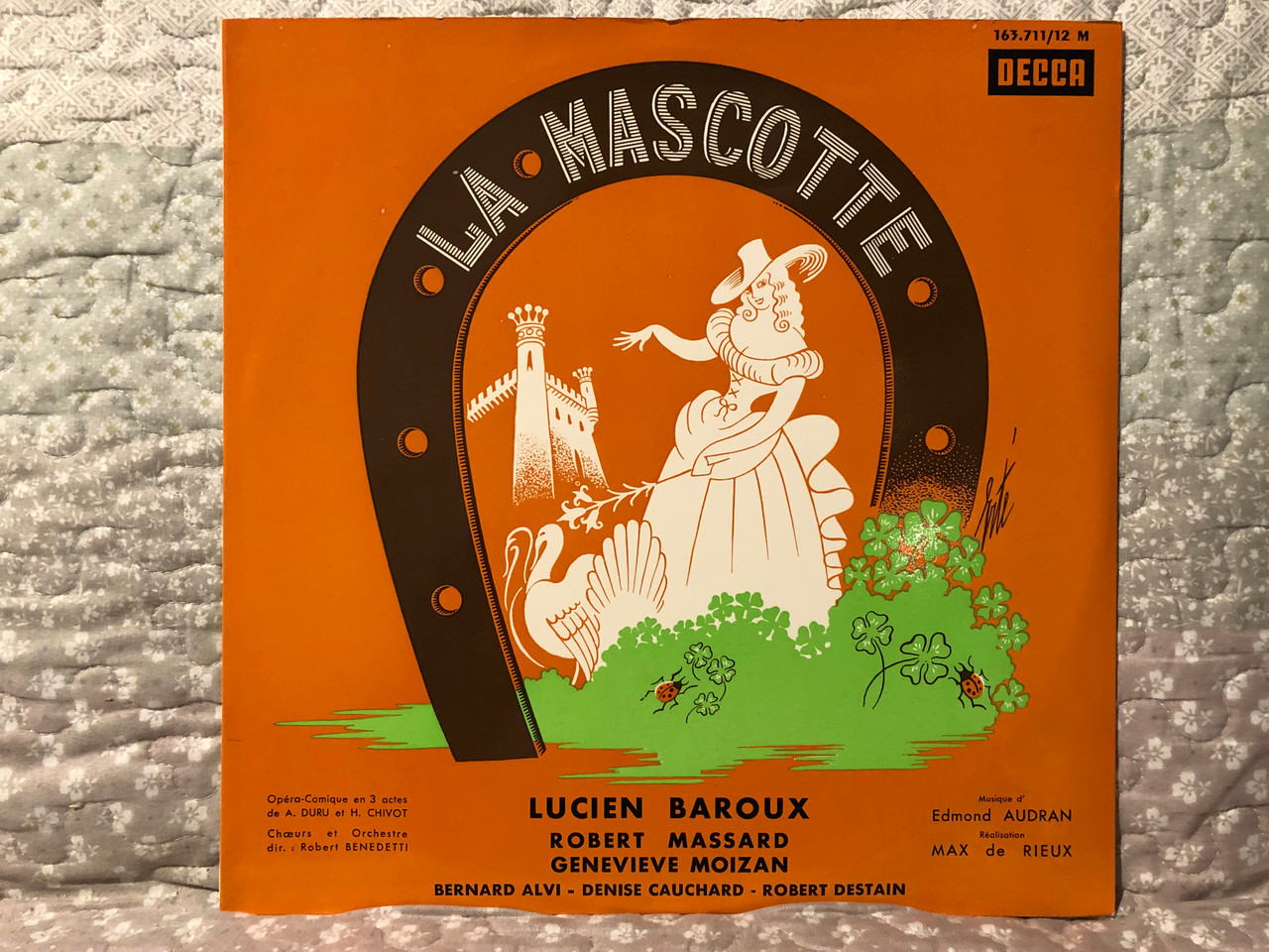 https://cdn10.bigcommerce.com/s-62bdpkt7pb/products/0/images/266901/La_Mascotte_-_Lucien_Baroux_Robert_Massard_Genevive_Moizan_Bernard_Alvi_Denise_Cauchard_Robert_Destain_Opera-Comique_en_3_actes_de_A._DURU_et_H._CHIVOT_Churs_Et_Orchestre_Dir._Robe_1__50174.1676572257.1280.1280.JPG?c=2&_gl=1*1lus4wx*_ga*MjA2NTIxMjE2MC4xNTkwNTEyNTMy*_ga_WS2VZYPC6G*MTY3NjU1OTY3NC43NjAuMS4xNjc2NTcyMjU0LjYwLjAuMA..
