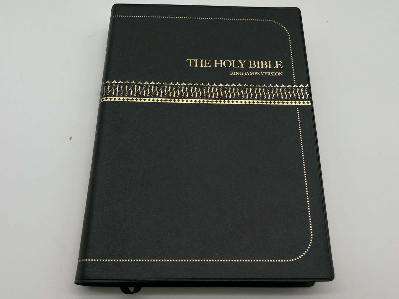 https://cdn10.bigcommerce.com/s-62bdpkt7pb/products/0/images/268166/The_Holy_Bible_-_King_James_Version_English_Red_Letter_Edition_-_Words_of_Christ_in_red_Black_Vinyl._Hard_Cover_Korean_Bible_Society_2010_1__87162.1677614810.1280.1280.jpg?c=2&_gl=1*1ivsmun*_ga*MjA2NTIxMjE2MC4xNTkwNTEyNTMy*_ga_WS2VZYPC6G*MTY3NzU5NzI0Ny43ODEuMS4xNjc3NjE0ODcwLjYwLjAuMA..
