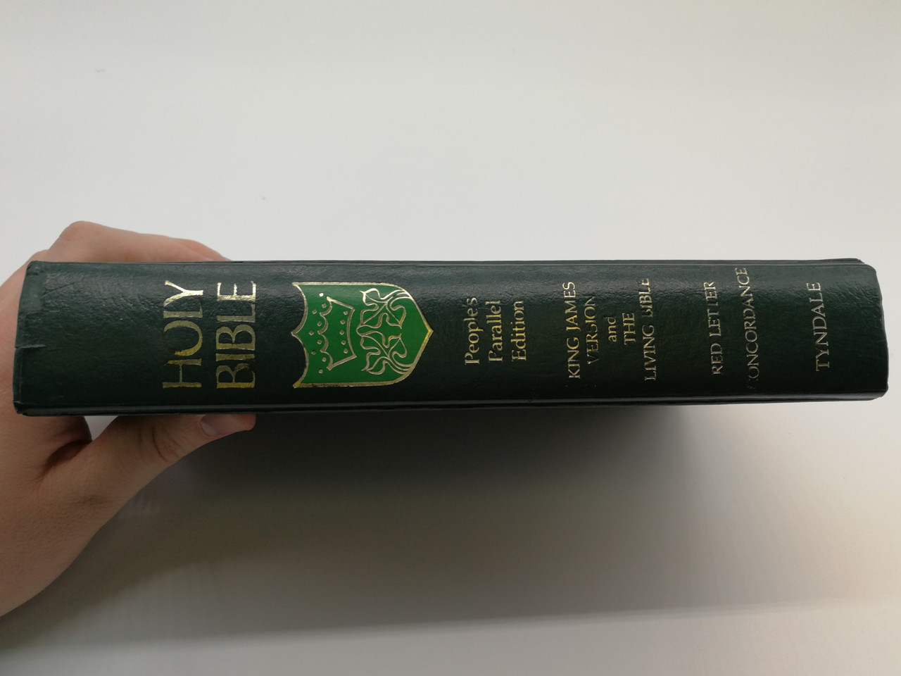 https://cdn10.bigcommerce.com/s-62bdpkt7pb/products/0/images/268258/Holy_Bible_Peoples_Parallel_Edition_-_King_James_Version_and_the_Living_Bible_Tyndale_House_Publishers_1985_Hardcover_Mid_Size_2__36249.1677687170.1280.1280.jpg?c=2&_gl=1*jw072t*_ga*MjA2NTIxMjE2MC4xNTkwNTEyNTMy*_ga_WS2VZYPC6G*MTY3NzY4MTgzOC43ODMuMS4xNjc3Njg3MTE3LjYwLjAuMA..