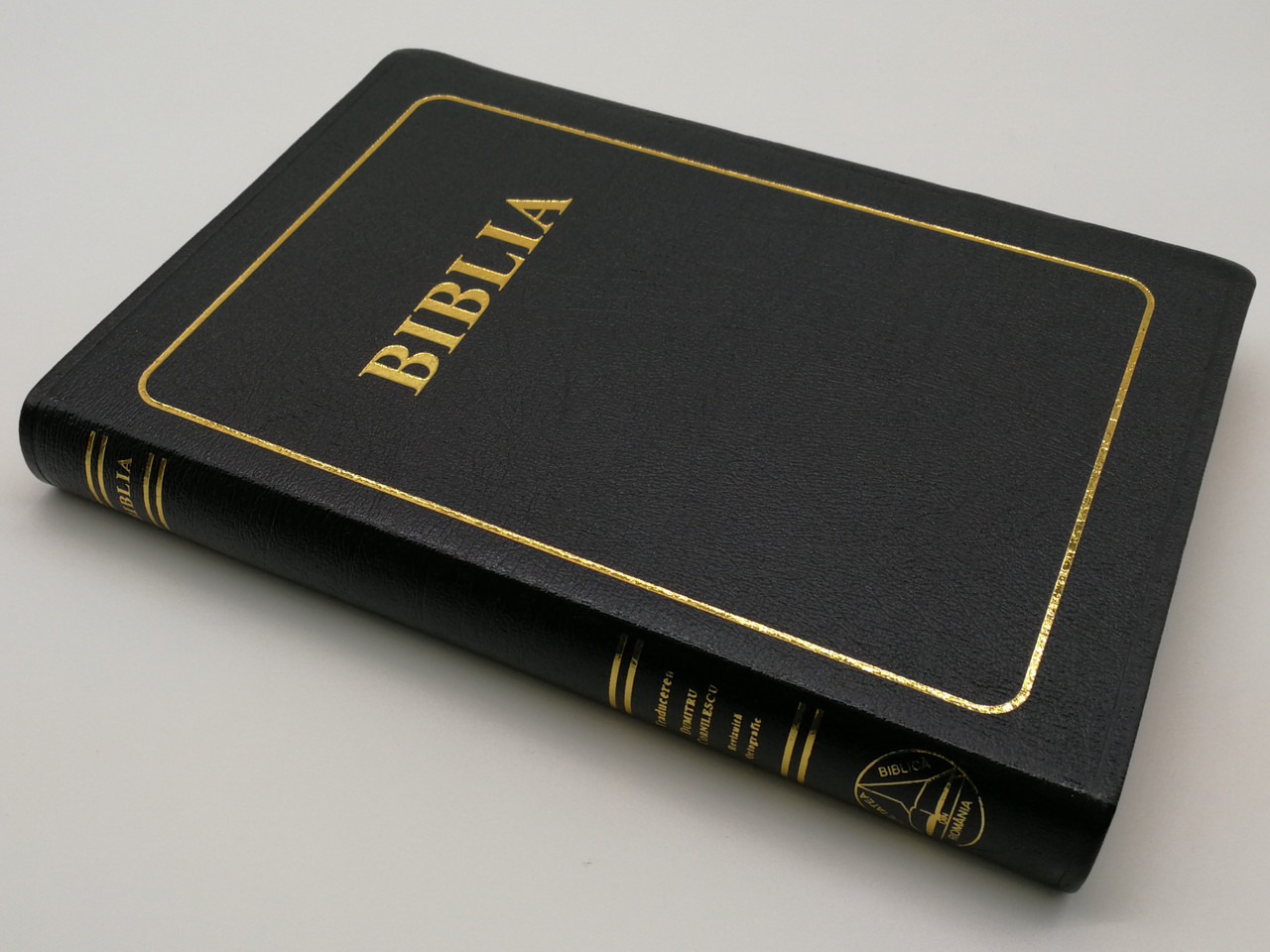 https://cdn10.bigcommerce.com/s-62bdpkt7pb/products/0/images/268321/Bible_In_Romanian_Biblia_sau_Sfanta_Scriptura_Cu_Trimiteri_Traducerea_Dumitru_Cornilescu_Black_Vinyl_Leather_bound_and_golden_edges_Words_of_Christ_in_Red_Societatea_Biblica_din_Roma__65088.1677690192.1280.1280.jpg?c=2&_gl=1*1lnui41*_ga*MjA2NTIxMjE2MC4xNTkwNTEyNTMy*_ga_WS2VZYPC6G*MTY3NzY4MTgzOC43ODMuMS4xNjc3Njg5OTQyLjI2LjAuMA..