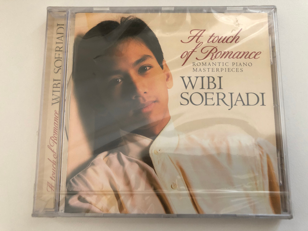 https://cdn10.bigcommerce.com/s-62bdpkt7pb/products/0/images/269334/Wibi_Soerjadi_A_Touch_Of_Romance_Romantic_Piano_Masterpieces_Philips_Audio_CD_1996_454_149-2_1__27544.1678438930.1280.1280.JPG?c=2&_gl=1*10bigce*_ga*MjA2NTIxMjE2MC4xNTkwNTEyNTMy*_ga_WS2VZYPC6G*MTY3ODQyOTUzMy44MDAuMS4xNjc4NDM4OTM1LjYwLjAuMA..