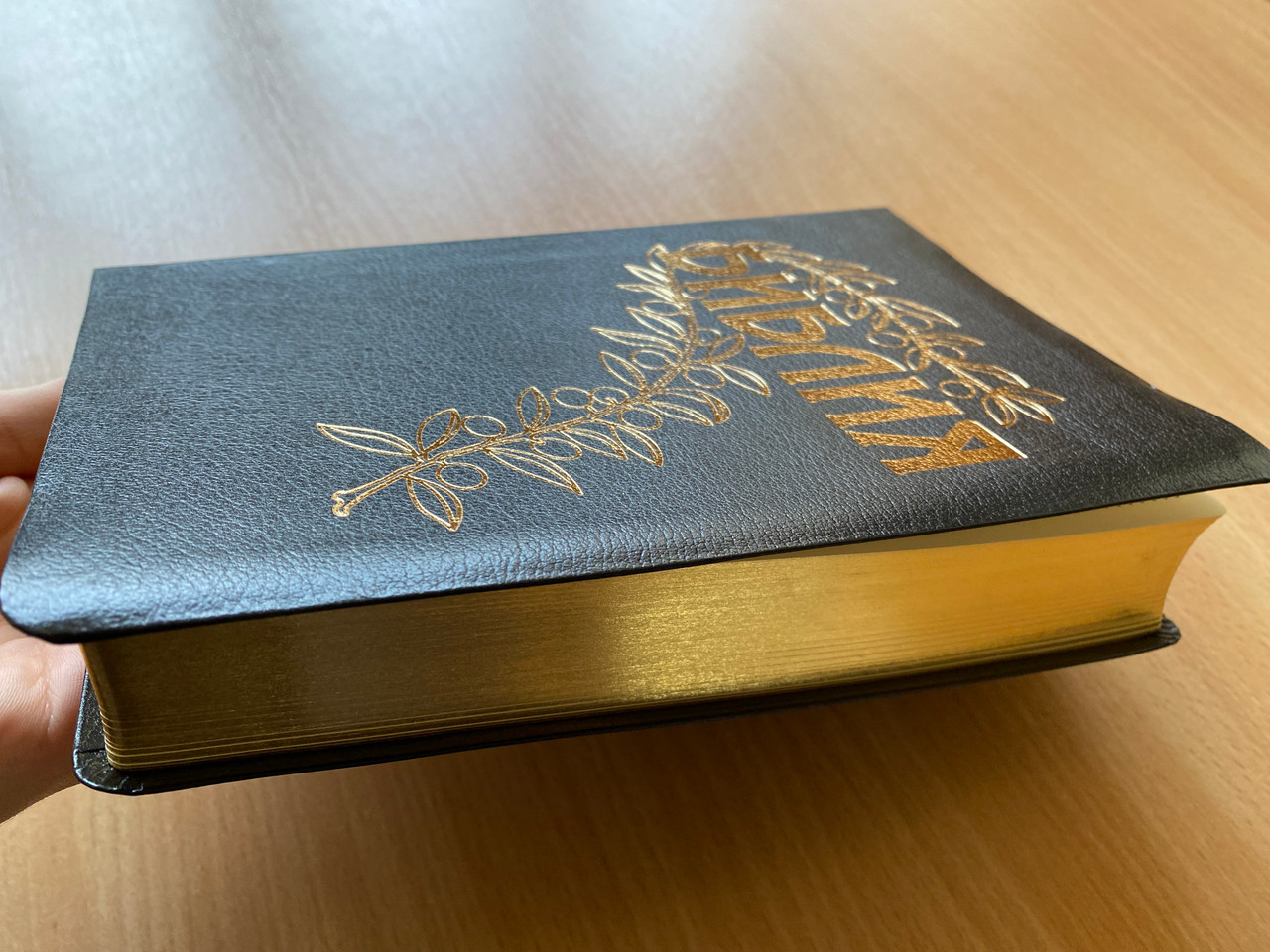 https://cdn10.bigcommerce.com/s-62bdpkt7pb/products/0/images/269423/Russian_Bible_-_Black_-_Black_Leather_bound_with_golden_cut_and_golden_edges_Ukrainian_Bible_Society_2019_FT1075601_3__83838.1678726405.1280.1280.JPG?c=2&_gl=1*1wdhl6d*_ga*MjA2NTIxMjE2MC4xNTkwNTEyNTMy*_ga_WS2VZYPC6G*MTY3ODcxMDQ2NC44MDEuMS4xNjc4NzI2Mzg1LjYwLjAuMA..