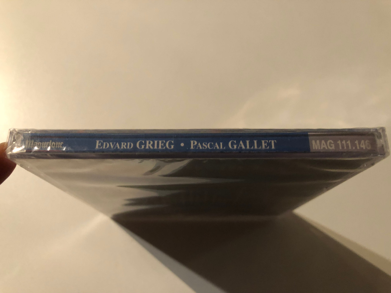 https://cdn10.bigcommerce.com/s-62bdpkt7pb/products/0/images/269546/Edvard_Grieg_-_Sonate_Improvisations_Pieces_Sans_Opus_Marche_Funbre_Scnes_De_La_Vie_Populaire_-_Pascal_Gallet_piano_French_Soloists_Maguelone_Audio_CD_2002_MAG_111_3__54229.1678823241.1280.1280.JPG?c=2&_gl=1*2ij75o*_ga*MjA2NTIxMjE2MC4xNTkwNTEyNTMy*_ga_WS2VZYPC6G*MTY3ODgwNjMzMy44MDMuMS4xNjc4ODIyOTkzLjQzLjAuMA..