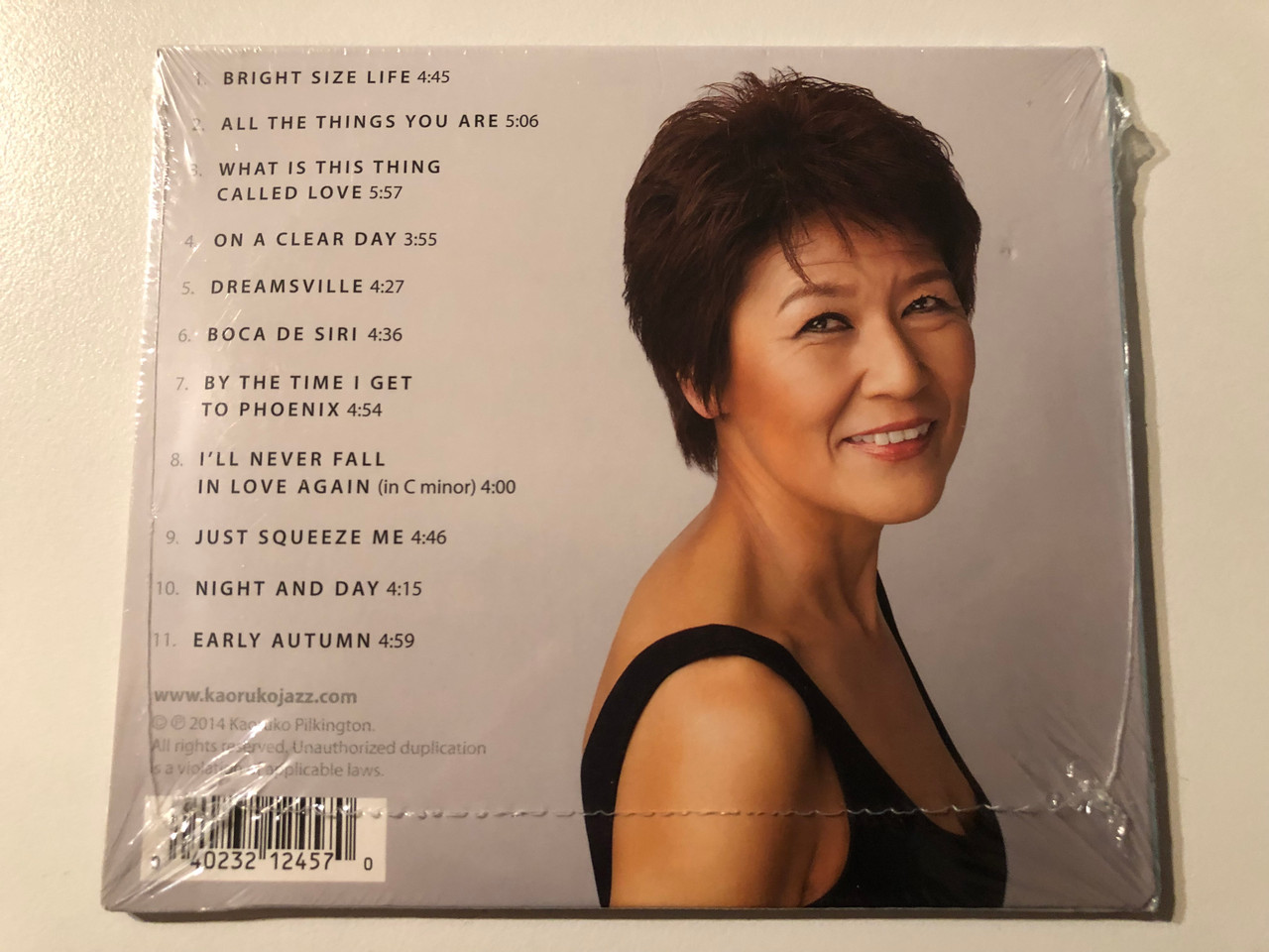 https://cdn10.bigcommerce.com/s-62bdpkt7pb/products/0/images/269629/Kaoruko_Pilkington_-_Bright_Side_of_My_Life_Audio_CD_2014_2__21506.1678956372.1280.1280.JPG?c=2&_gl=1*18nm808*_ga*MjA2NTIxMjE2MC4xNTkwNTEyNTMy*_ga_WS2VZYPC6G*MTY3ODk1NTEyNy44MDcuMS4xNjc4OTU2MTU1LjExLjAuMA..