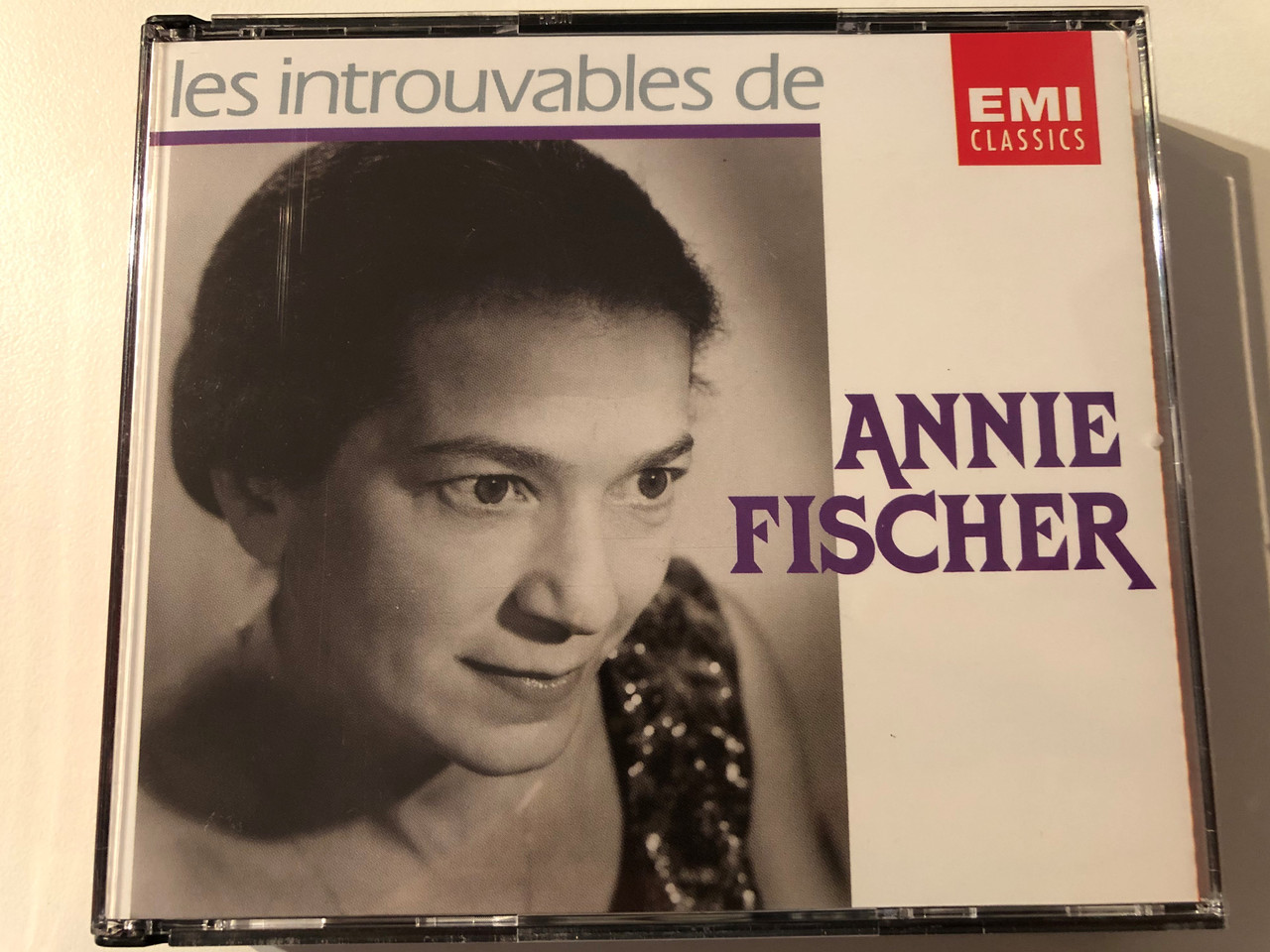 https://cdn10.bigcommerce.com/s-62bdpkt7pb/products/0/images/269773/Annie_Fischer_Les_Introuvables_De_EMI_4x_Audio_CD_1996_Mono_Stereo_724356921726_1__83458.1679076398.1280.1280.JPG?c=2&_gl=1*1lugcg2*_ga*MjA2NTIxMjE2MC4xNTkwNTEyNTMy*_ga_WS2VZYPC6G*MTY3OTA2NTc5Mi44MTEuMS4xNjc5MDc2MjQzLjQ0LjAuMA..