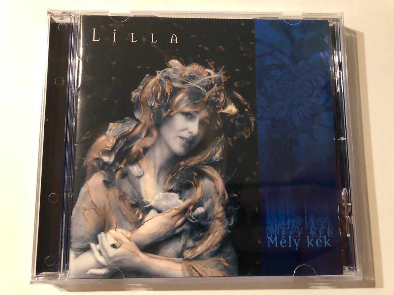 https://cdn10.bigcommerce.com/s-62bdpkt7pb/products/0/images/269860/Lilla_Mly_Kk_B.D._Records_Audio_CD_1997_BD_016-2_1__23328.1679295250.1280.1280.JPG?c=2&_gl=1*1yemhy3*_ga*MjA2NTIxMjE2MC4xNTkwNTEyNTMy*_ga_WS2VZYPC6G*MTY3OTI5NDk1OC44MTIuMS4xNjc5Mjk1MzY1LjYwLjAuMA..