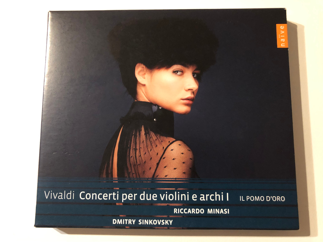 https://cdn10.bigcommerce.com/s-62bdpkt7pb/products/0/images/270217/Vivaldi_Concerti_Per_Due_Violini_E_Archi_I_-_Il_Pomo_dOro_Riccardo_Minasi_Dmitry_Sinkovsky_Nave_Audio_CD_OP_30550_1__28984.1679472985.1280.1280.JPG?c=2&_gl=1*13jl1y1*_ga*MjA2NTIxMjE2MC4xNTkwNTEyNTMy*_ga_WS2VZYPC6G*MTY3OTQ3MjcyNi44MTUuMS4xNjc5NDcyOTI3LjQ3LjAuMA..