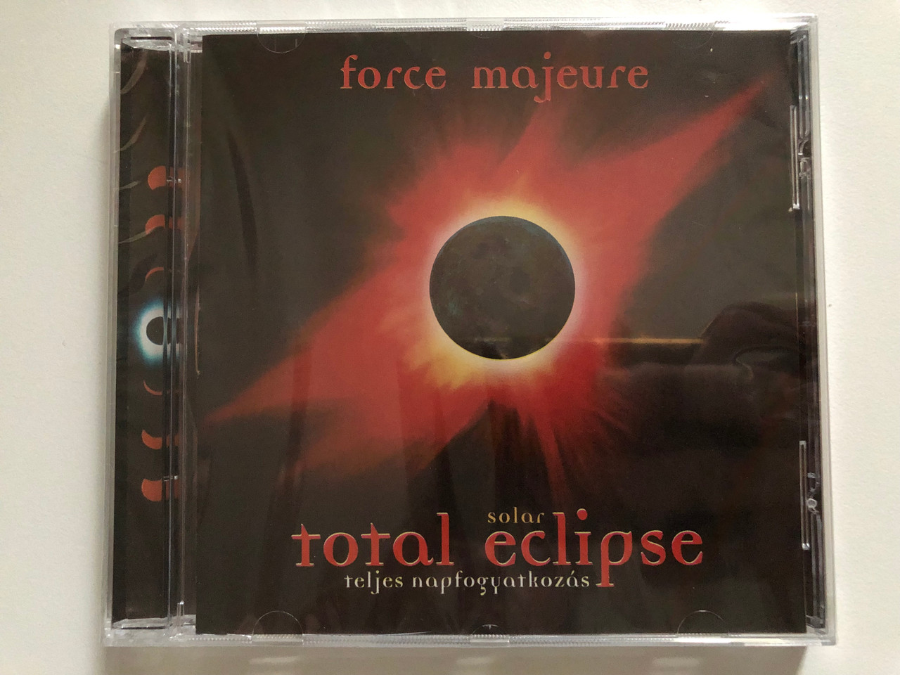 https://cdn10.bigcommerce.com/s-62bdpkt7pb/products/0/images/271508/Force_Majeure_Total_Eclipse_-_teljes_napfogyatkozas_Periferic_Records_Audio_CD_1999_BGCD_038_1__70940.1680199663.1280.1280.JPG?c=2&_gl=1*r5cx2f*_ga*MjA2NTIxMjE2MC4xNTkwNTEyNTMy*_ga_WS2VZYPC6G*MTY4MDE5NzcyNy44MjcuMS4xNjgwMTk5NTI4LjM5LjAuMA..
