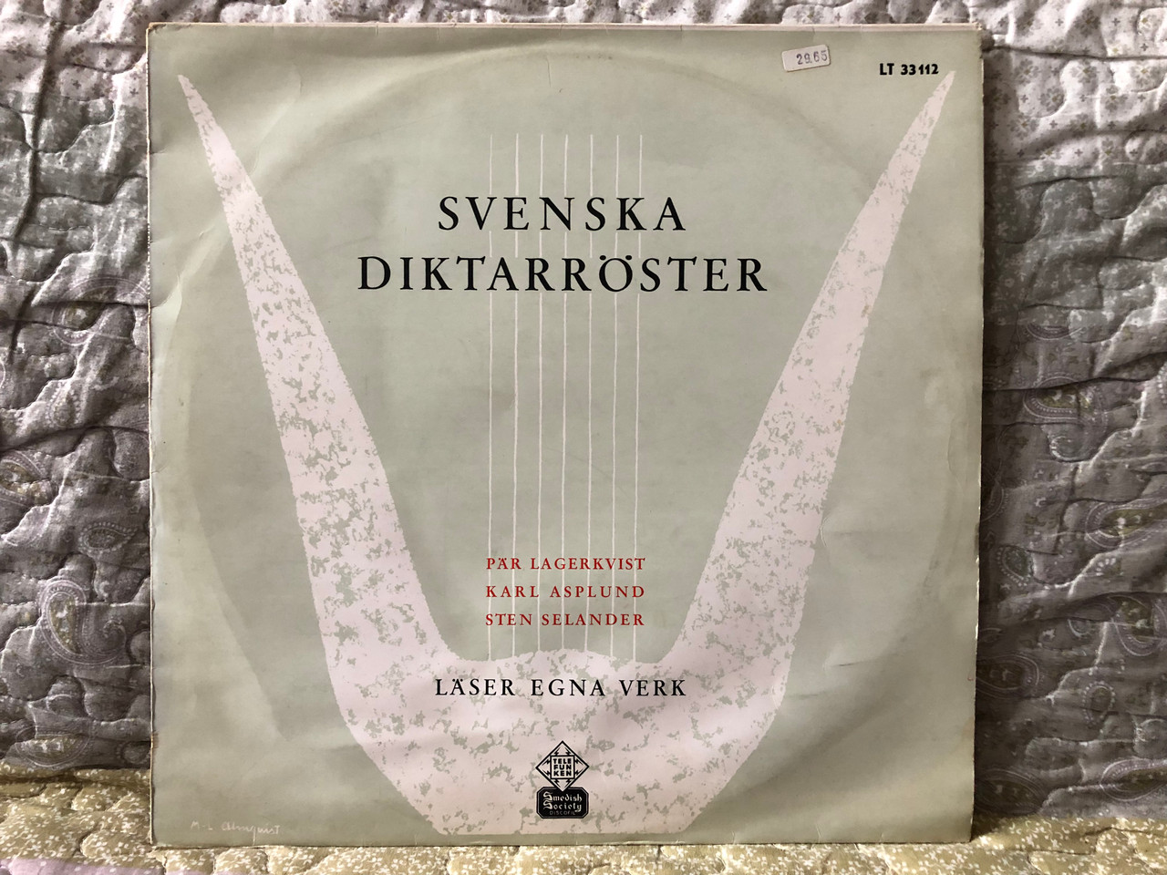 https://cdn10.bigcommerce.com/s-62bdpkt7pb/products/0/images/271878/Svenska_Diktarrster_-_Pr_Lagerkvist_Karl_Asplund_Sten_Selander_Laser_Egna_Verk_Swedish_Society_Discofil_LP_LT_33_112_1__65293.1680517959.1280.1280.JPG?c=2&_gl=1*mydmds*_ga*MjA2NTIxMjE2MC4xNTkwNTEyNTMy*_ga_WS2VZYPC6G*MTY4MDUxNzU4NC44MzEuMS4xNjgwNTE3NTk3LjQ3LjAuMA..