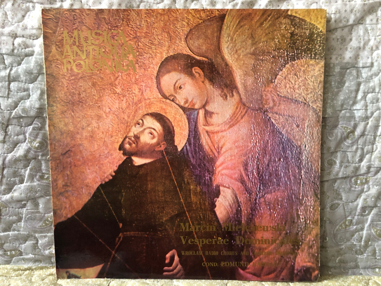 https://cdn10.bigcommerce.com/s-62bdpkt7pb/products/0/images/272048/Marcin_Mielczewski_Vesperae_Dominicales_-_Wrocaw_Radio_Chorus_And_Chamber_Orchestra_Cond._Edmund_Kajdasz_Musica_Antiqua_Polonica_Polskie_Nagrania_Muza_LP_SXL_0358_1__89585.1680678268.1280.1280.JPG?c=2&_gl=1*5qxrv9*_ga*MjA2NTIxMjE2MC4xNTkwNTEyNTMy*_ga_WS2VZYPC6G*MTY4MDY3MzA5NS44MzYuMS4xNjgwNjc3NzIxLjU4LjAuMA..