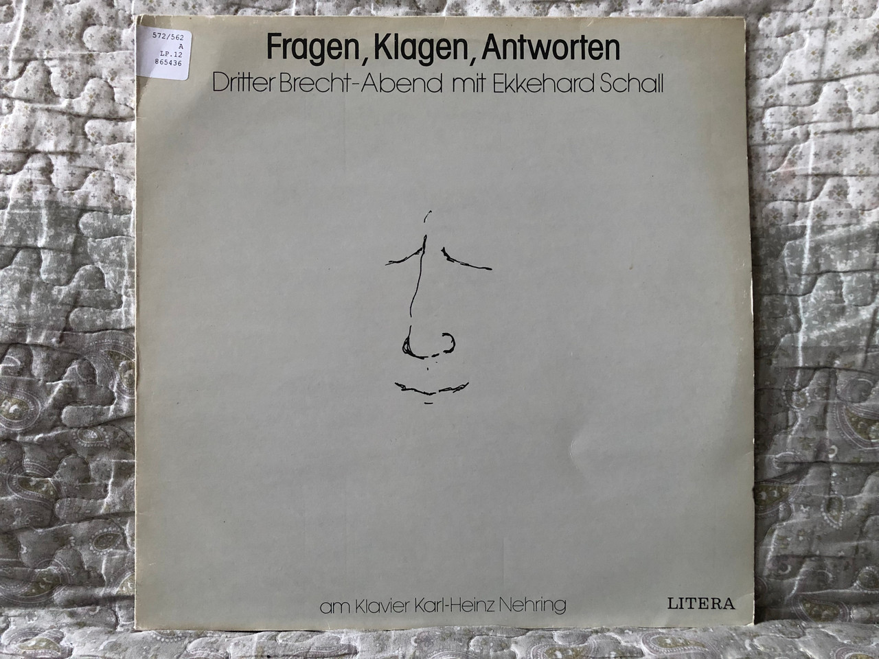 https://cdn10.bigcommerce.com/s-62bdpkt7pb/products/0/images/272180/Fragen_Klagen_Antworten._Dritter_Brecht-Abend_mit_Ekkehard_Schall_-_am_Klavier_Karl-Heinz_Nehring_LITERA_LP_Stereo_8_65_436_1__33964.1680870192.1280.1280.JPG?c=2&_gl=1*uytjct*_ga*MjA2NTIxMjE2MC4xNTkwNTEyNTMy*_ga_WS2VZYPC6G*MTY4MDg2OTQ1MC44NDAuMS4xNjgwODcwMDU3LjMzLjAuMA..