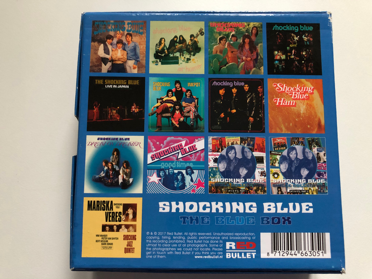 https://cdn10.bigcommerce.com/s-62bdpkt7pb/products/0/images/272312/Shocking_Blue_The_Blue_Box_Incl._The_Complete_Single_Collection_AS_BS_56_Pages_History_Of_Shocking_Blue_Complete_Album_Collection_Bonus_CDs_Red_Bullet_13x_Audio_CD_2017_Box__99754.1681144199.1280.1280.JPG?c=2&_gl=1*ifg43y*_ga*MjA2NTIxMjE2MC4xNTkwNTEyNTMy*_ga_WS2VZYPC6G*MTY4MTEzMTk2MC44NDIuMS4xNjgxMTQzODQxLjYwLjAuMA..
