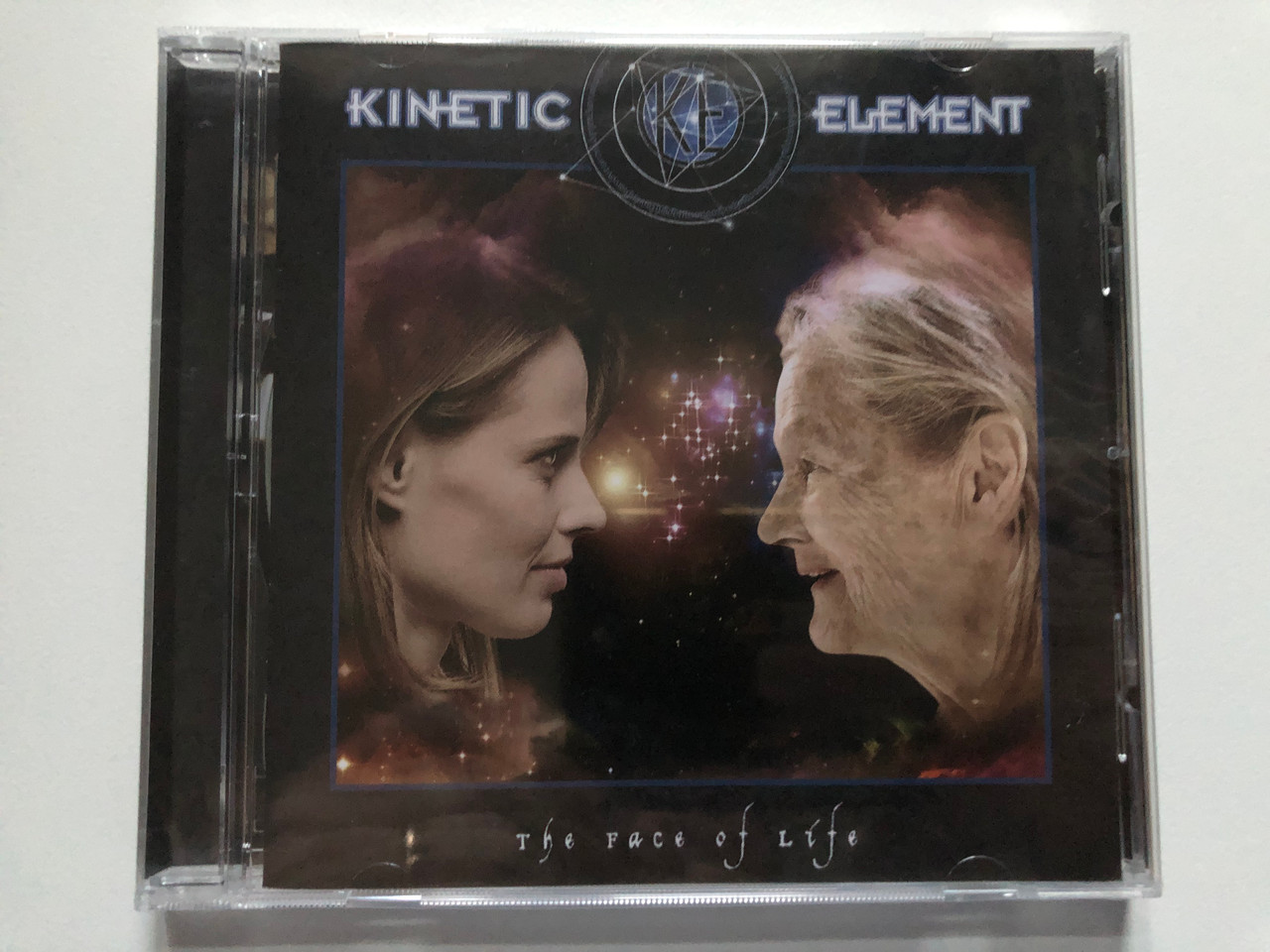 https://cdn10.bigcommerce.com/s-62bdpkt7pb/products/0/images/272394/Kinetic_Element_The_Face_Of_Life_Melodic_Revolution_Records_Audio_CD_2018_MRRCD-22164_1__88309.1681236894.1280.1280.JPG?c=2&_gl=1*1kdpp77*_ga*MjA2NTIxMjE2MC4xNTkwNTEyNTMy*_ga_WS2VZYPC6G*MTY4MTIzMTIyMC44NDQuMS4xNjgxMjM2OTI3LjYwLjAuMA..
