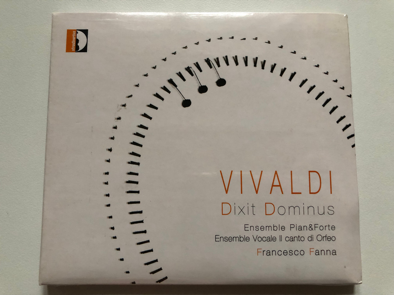 https://cdn10.bigcommerce.com/s-62bdpkt7pb/products/0/images/272631/Vivaldi_Dixit_Dominus_-_Ensemble_PlanForte_Ensemble_Vocale_II_canto_di_Orfeo_Francesco_Fanna_stradivarius_Audio_CD_STR_33812_1__96783.1681405658.1280.1280.JPG?c=2&_gl=1*1ig2d1m*_ga*MjA2NTIxMjE2MC4xNTkwNTEyNTMy*_ga_WS2VZYPC6G*MTY4MTM5NjQ3OC44NDYuMS4xNjgxNDA1MzU2LjMzLjAuMA..