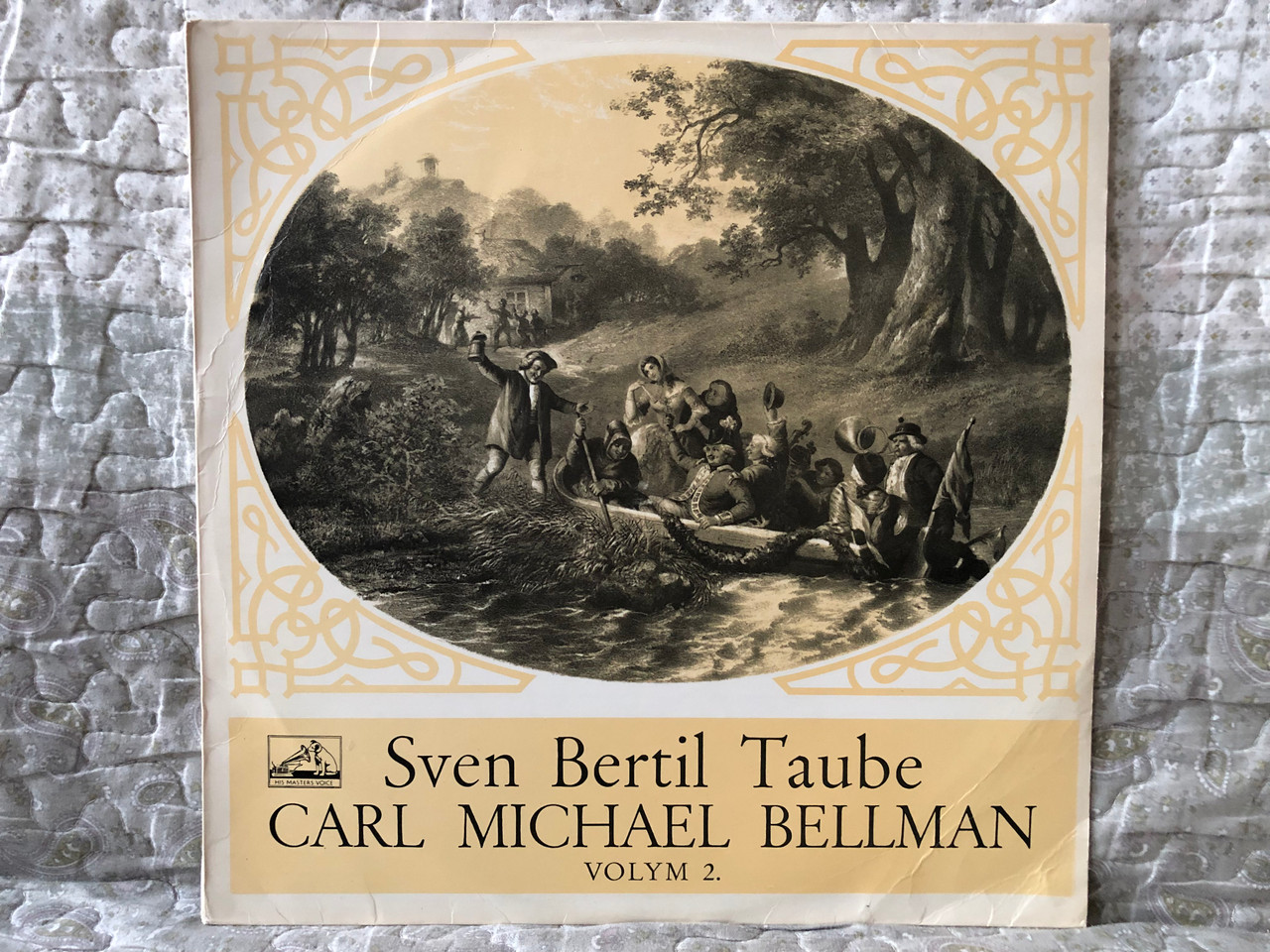 https://cdn10.bigcommerce.com/s-62bdpkt7pb/products/0/images/272964/Sven_Bertil_Taube_Carl_Michael_Bellman_Volym_2._His_Masters_Voice_LP_SCLP_1018_1__19584.1681879327.1280.1280.JPG?c=2&_gl=1*qyi4t8*_ga*MjA2NTIxMjE2MC4xNTkwNTEyNTMy*_ga_WS2VZYPC6G*MTY4MTg3NjE1MS44NTQuMS4xNjgxODc5MjAwLjU2LjAuMA..