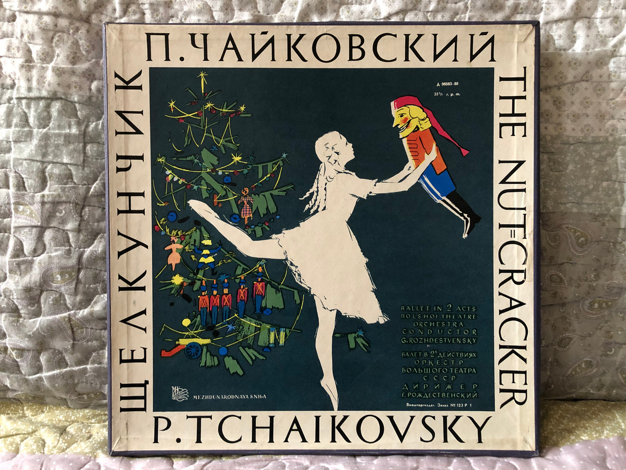 https://cdn10.bigcommerce.com/s-62bdpkt7pb/products/0/images/273127/P._Tchaikovsky_The_Nut_Cracker_Ballet_in_2_Acts_-_Bolshoi_Theatre_Orchestra_Conductor_G._Rozhdestvensky_Mezhdunarodnaya_Kniga_2x_LP_A_06583-86_1__39129.1682068089.1280.1280.JPG?c=2&_gl=1*i2ep1q*_ga*MjA2NTIxMjE2MC4xNTkwNTEyNTMy*_ga_WS2VZYPC6G*MTY4MjA1NjIwMy44NTkuMS4xNjgyMDY3NzE1LjU3LjAuMA..
