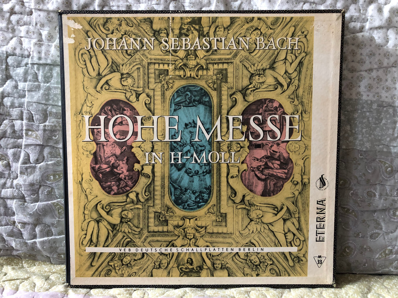 https://cdn10.bigcommerce.com/s-62bdpkt7pb/products/0/images/273157/Johann_Sebastian_Bach_Hohe_Messe_In_H-Moll_VEB_Deutsche_Schallplatten_Berlin_ETERNA_3x_LP_Box_Set_820074-76_1__27065.1682320614.1280.1280.JPG?c=2&_gl=1*b6mi7p*_ga*MjA2NTIxMjE2MC4xNTkwNTEyNTMy*_ga_WS2VZYPC6G*MTY4MjMyMDM2My44NjAuMC4xNjgyMzIwMzYzLjYwLjAuMA..