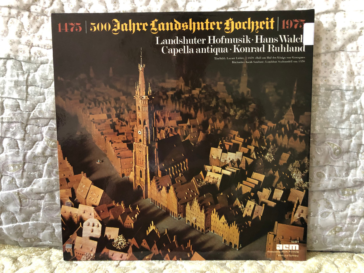 https://cdn10.bigcommerce.com/s-62bdpkt7pb/products/0/images/273289/500_Jahre_Landshuter_Hochzeit_1475_-_Landshuter_Hofmusik_Capella_Antiqua_ACM_LP_1975_10_001_4__76016.1682444079.1280.1280.JPG?c=2&_gl=1*wxag9b*_ga*MjA2NTIxMjE2MC4xNTkwNTEyNTMy*_ga_WS2VZYPC6G*MTY4MjQyNDgzMi44NjIuMS4xNjgyNDQ0MDU3LjYwLjAuMA..