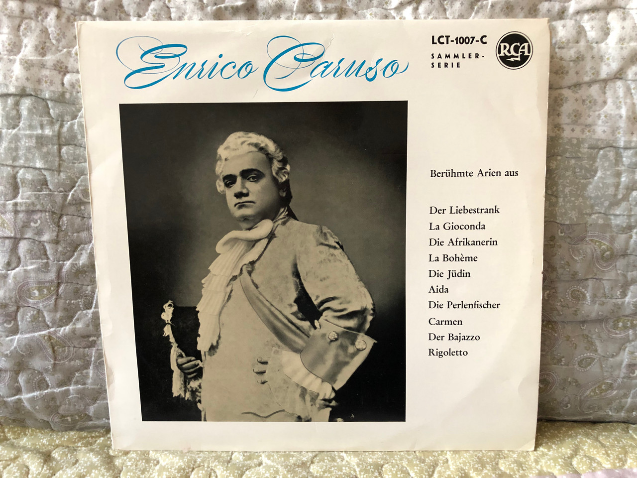 https://cdn10.bigcommerce.com/s-62bdpkt7pb/products/0/images/273294/Enrico_Caruso_-_Beruhmte_Aries_aus_Der_Liebestrank_La_Gioconda_Die_Afrikanerien_La_Boheme_Die_Judin_Aida_Die_Perlenfischer_Carmen_Der_Bajazzo_Rigoletto_RCA_Victor_Red_Seal_LP_LCT-1007-C_1__00719.1682495116.1280.1280.JPG?c=2&_gl=1*1ogwjry*_ga*MjA2NTIxMjE2MC4xNTkwNTEyNTMy*_ga_WS2VZYPC6G*MTY4MjQ5NDM1OC44NjQuMS4xNjgyNDk1MTI4LjYwLjAuMA..