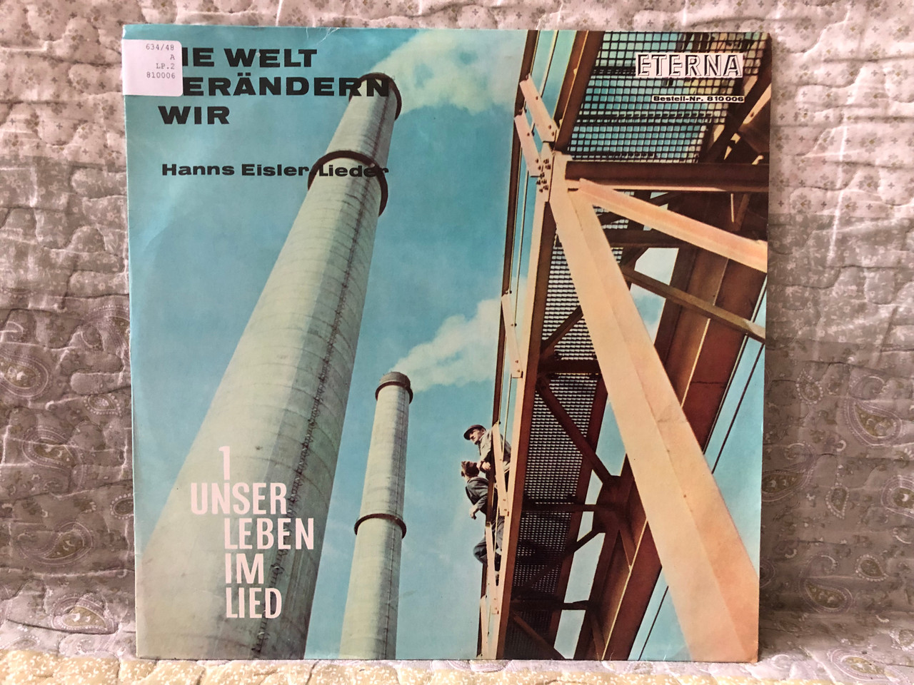 https://cdn10.bigcommerce.com/s-62bdpkt7pb/products/0/images/273782/Die_Welt_Verndern_Wir_-_Hanns_Eisler-Lieder_Unser_Leben_Im_Lied_1_ETERNA_LP_1965_8_10_006_1__39441.1683185291.1280.1280.JPG?c=2&_gl=1*m56uas*_ga*MjA2NTIxMjE2MC4xNTkwNTEyNTMy*_ga_WS2VZYPC6G*MTY4MzE4MDIwOC44NzcuMS4xNjgzMTg1MzA0LjYwLjAuMA..