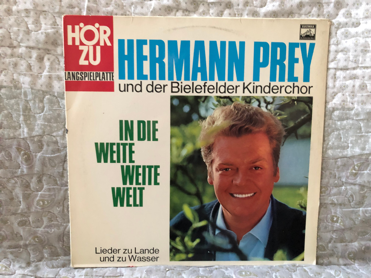 https://cdn10.bigcommerce.com/s-62bdpkt7pb/products/0/images/274489/Hermann_Prey_Und_Der_Bielefelder_Kinderchor_In_Die_Weite_Weite_Welt_Lieder_Zu_Lande_Und_Zu_Wasser_HR_ZU_LP_Stereo_SHZE_240_1__87449.1683800700.1280.1280.JPG?c=2&_gl=1*23gad*_ga*MjA2NTIxMjE2MC4xNTkwNTEyNTMy*_ga_WS2VZYPC6G*MTY4Mzc5NDkxNS44ODguMS4xNjgzODAwNDYzLjQyLjAuMA..