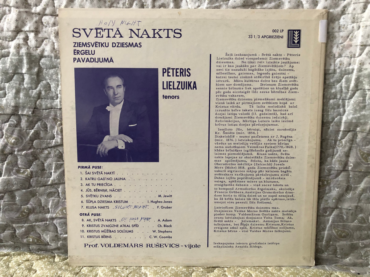 https://cdn10.bigcommerce.com/s-62bdpkt7pb/products/0/images/274989/Svt_Nakts_Ziemsvtku_Dziesmas_reu_Pavadjum_-_Pteris_Lielzuika_tenors_Pie_ergelem_Troy_Carrenter_LP_002_LP_2__53624.1684474508.1280.1280.JPG?c=2&_gl=1*1yjgdfs*_ga*MjA2NTIxMjE2MC4xNTkwNTEyNTMy*_ga_WS2VZYPC6G*MTY4NDQ3Mzc5OC45MDIuMS4xNjg0NDc0NTI4LjYwLjAuMA..