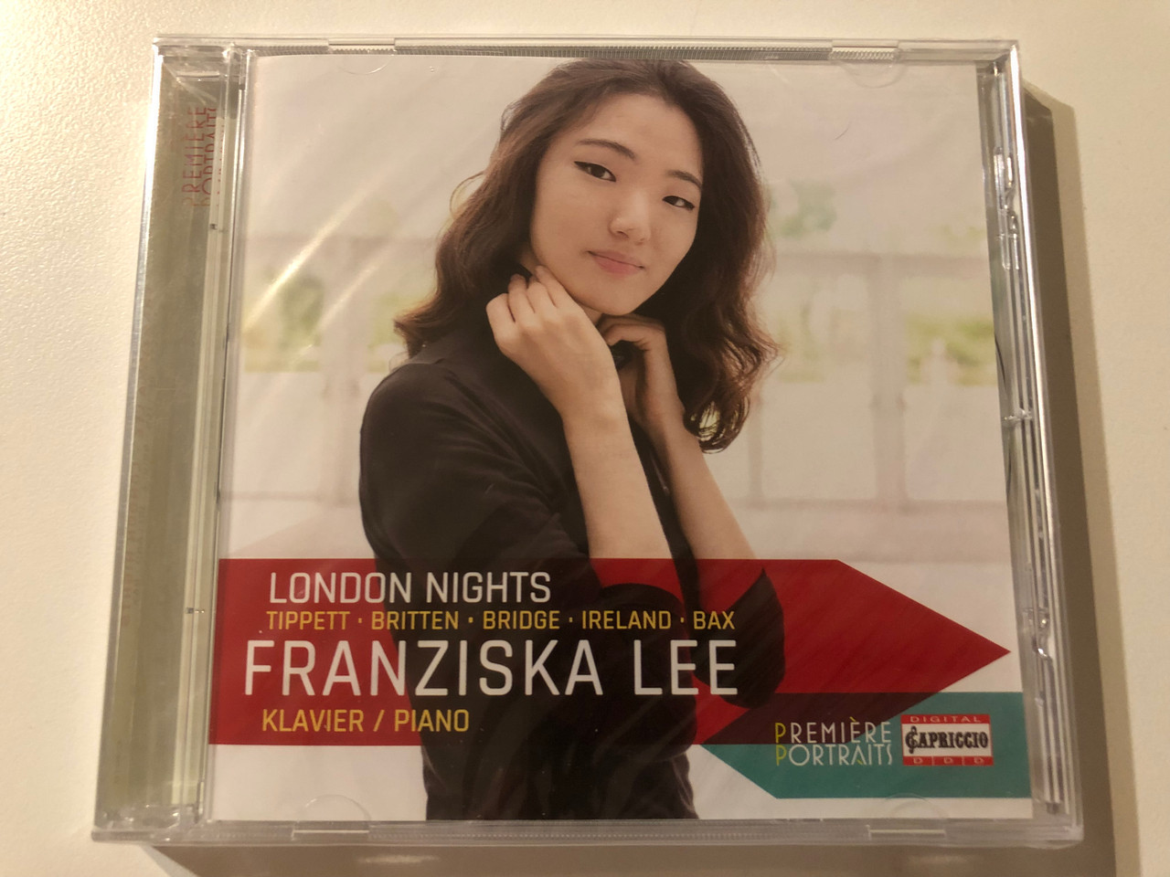 https://cdn10.bigcommerce.com/s-62bdpkt7pb/products/0/images/275927/Franziska_Lee_piano_-_London_Nights_Tippett_Britten_Bridge_Ireland_Bax_Capriccio_Audio_CD_2021_C3010_1__54936.1685716154.1280.1280.JPG?c=2&_gl=1*rm31y6*_ga*MjA2NTIxMjE2MC4xNTkwNTEyNTMy*_ga_WS2VZYPC6G*MTY4NTcxNDQ0Mi45MjYuMS4xNjg1NzE2MTUwLjYwLjAuMA..