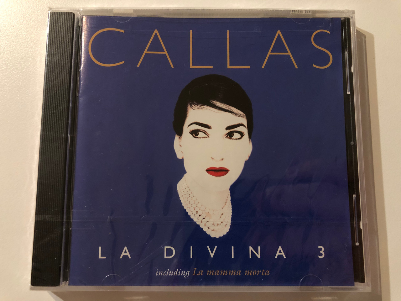 https://cdn10.bigcommerce.com/s-62bdpkt7pb/products/0/images/275954/Callas_La_Divina_3_including_La_mamma_morta_EMI_Classics_Audio_CD_1994_Stereo_Mono_724355521620_1__82241.1685982578.1280.1280.JPG?c=2&_gl=1*1t1f4wd*_ga*MjA2NTIxMjE2MC4xNTkwNTEyNTMy*_ga_WS2VZYPC6G*MTY4NTk4MTQzMi45MjguMS4xNjg1OTgyNDQwLjE4LjAuMA..
