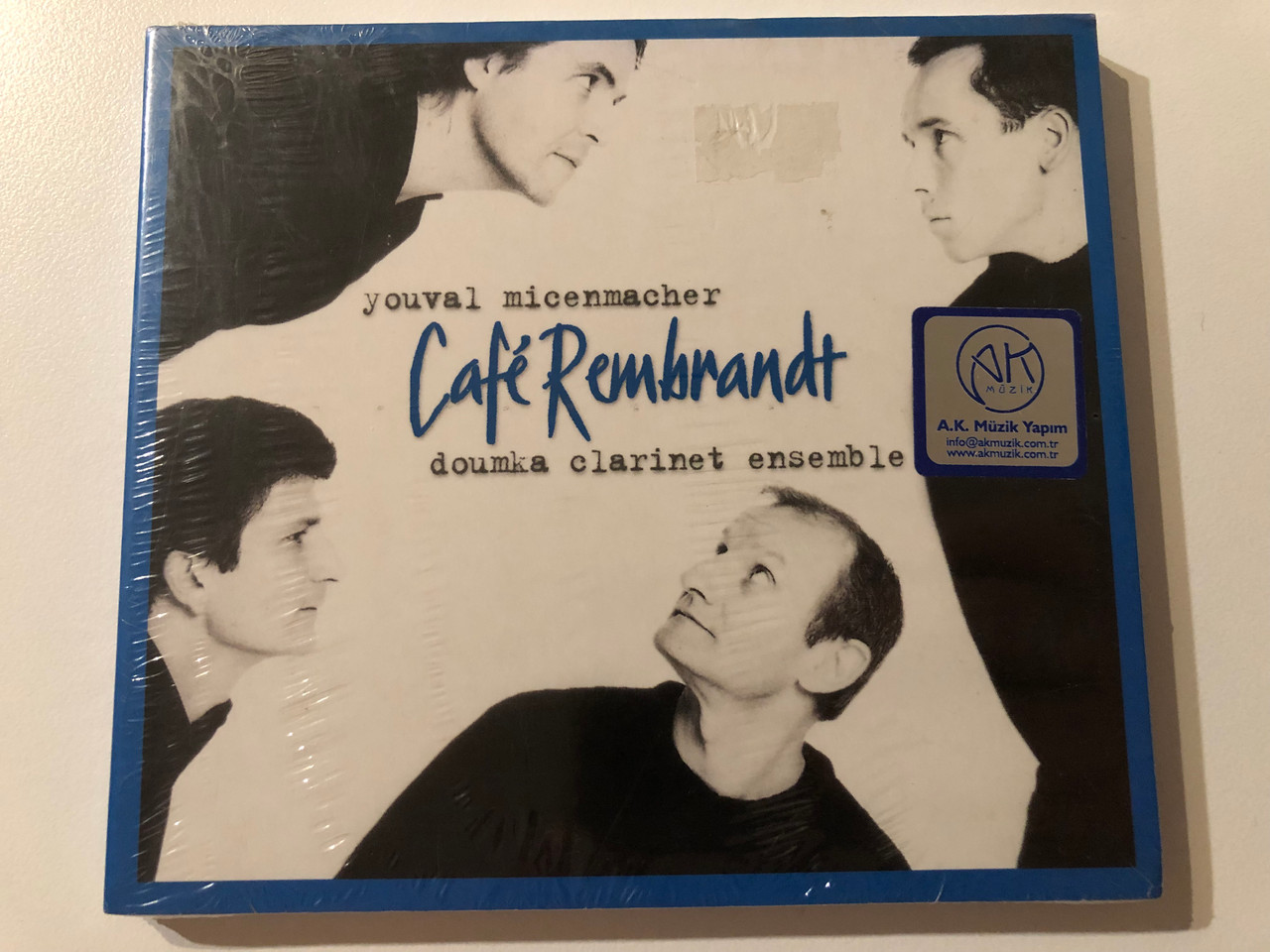 https://cdn10.bigcommerce.com/s-62bdpkt7pb/products/0/images/276017/Youval_Micenmacher_-_Caf_Rembrandt_-_Doumka_Clarinet_Ensemble_Tiptoe_Audio_CD_2000_TIP-888_847_2_1__87560.1686062370.1280.1280.JPG?c=2&_gl=1*1cd1e7i*_ga*MjA2NTIxMjE2MC4xNTkwNTEyNTMy*_ga_WS2VZYPC6G*MTY4NjA1OTc1OS45MjkuMS4xNjg2MDYxMTgxLjUzLjAuMA..