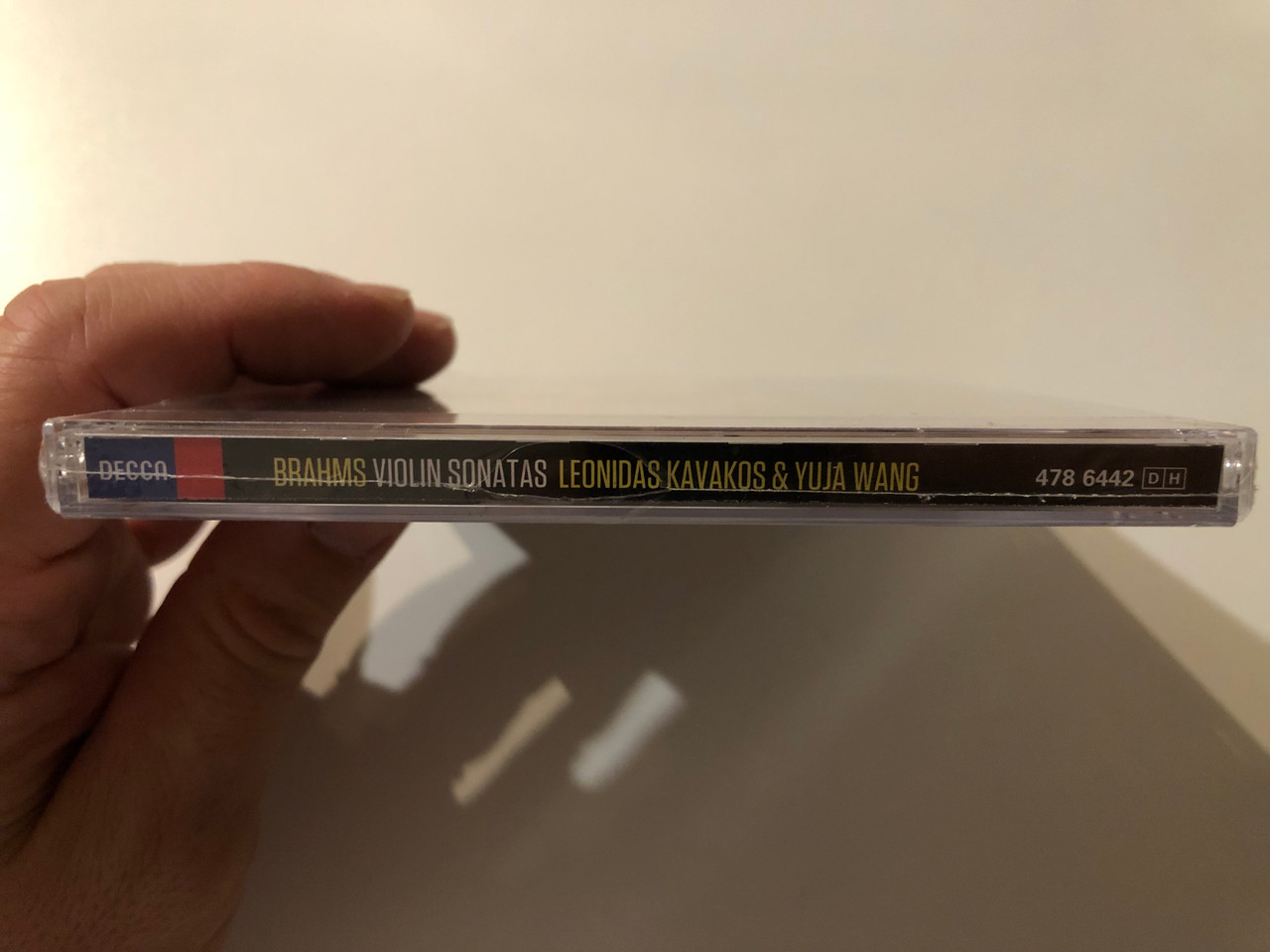 https://cdn10.bigcommerce.com/s-62bdpkt7pb/products/0/images/276046/Brahms_The_Violin_Sonatas_-_Leonidas_Kavakos_Yuja_Wang_Decca_Audio_CD_2014_478_6442_3__28058.1686066617.1280.1280.JPG?c=2&_gl=1*dz3yoi*_ga*MjA2NTIxMjE2MC4xNTkwNTEyNTMy*_ga_WS2VZYPC6G*MTY4NjA1OTc1OS45MjkuMS4xNjg2MDY2MjgwLjU4LjAuMA..