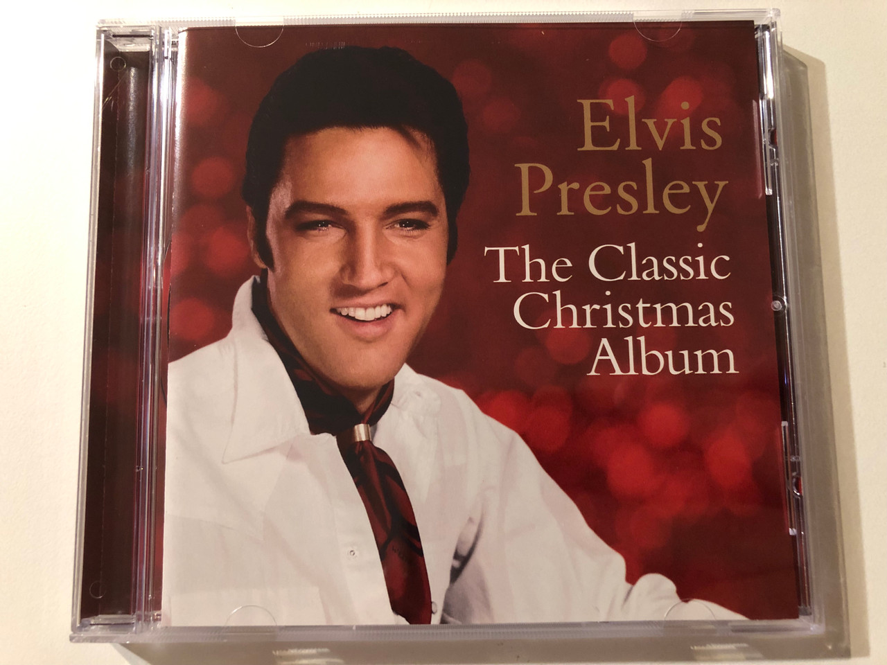 https://cdn10.bigcommerce.com/s-62bdpkt7pb/products/0/images/276134/Elvis_Presley_The_Classic_Christmas_Album_RCA_Audio_CD_2012_88725455382_1__90371.1686158807.1280.1280.JPG?c=2&_gl=1*p3k8e4*_ga*MjA2NTIxMjE2MC4xNTkwNTEyNTMy*_ga_WS2VZYPC6G*MTY4NjE0NjEyNC45MzEuMS4xNjg2MTU4NzIzLjEzLjAuMA..