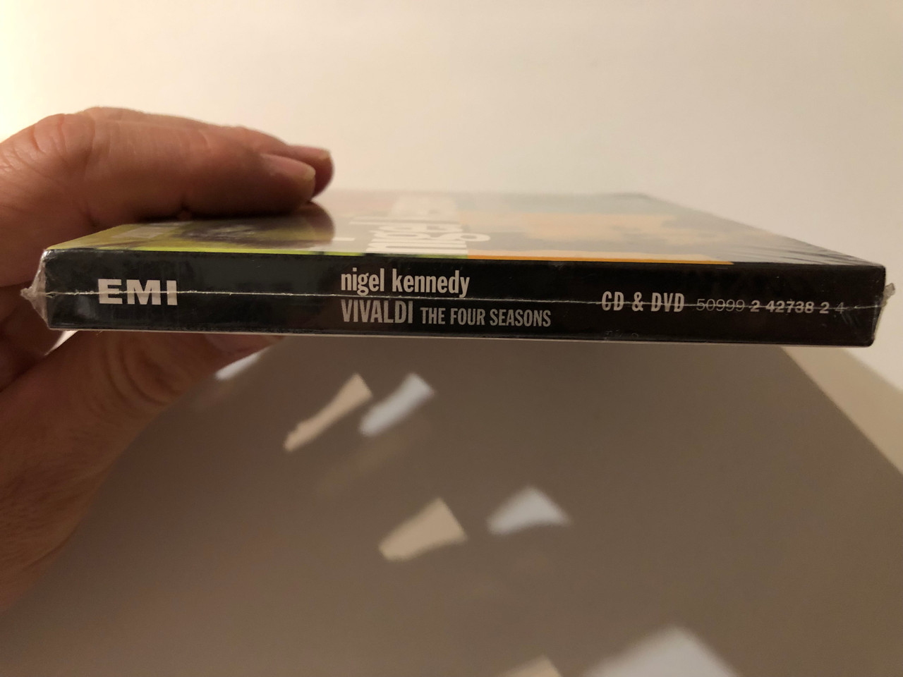 https://cdn10.bigcommerce.com/s-62bdpkt7pb/products/0/images/276175/Nigel_Kennedy_English_Chamber_Orchestra_Vivaldi_The_Four_Seasons_20th_Anniversary_Edition_CD_DVD_EMI_Classics_Audio_CD_Stereo_DVD_Video_CD_2009_5099924273824_3__36308.1686239838.1280.1280.JPG?c=2&_gl=1*1bdtzsc*_ga*MjA2NTIxMjE2MC4xNTkwNTEyNTMy*_ga_WS2VZYPC6G*MTY4NjIzOTQ0OS45MzMuMC4xNjg2MjM5NDQ5LjYwLjAuMA..