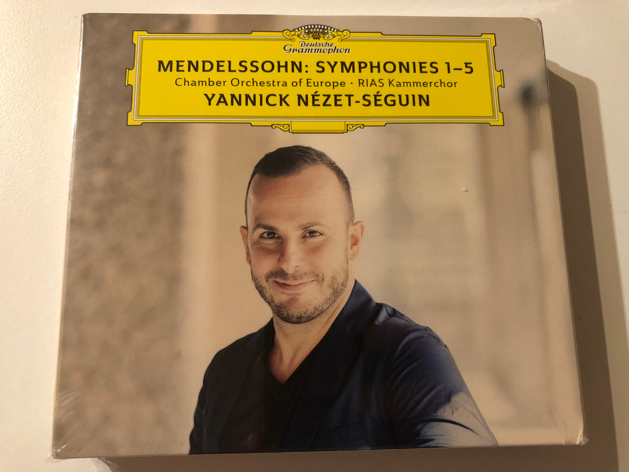 https://cdn10.bigcommerce.com/s-62bdpkt7pb/products/0/images/276182/Mendelssohn_Symphonies_1-5_-_Chamber_Orchestra_Of_Europe_RIAS_Kammerchor_Yannick_Nzet-Sguin_Deutsche_Grammophon_3x_Audio_CD_2017_00289_479_7337_1__23438.1686241691.1280.1280.JPG?c=2&_gl=1*15my1lv*_ga*MjA2NTIxMjE2MC4xNTkwNTEyNTMy*_ga_WS2VZYPC6G*MTY4NjIzOTQ0OS45MzMuMS4xNjg2MjQxNTE1LjU4LjAuMA..