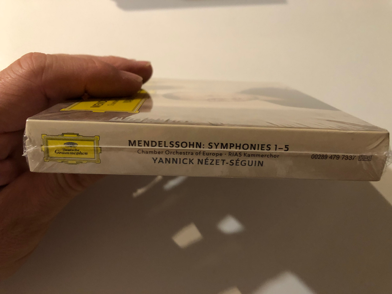 https://cdn10.bigcommerce.com/s-62bdpkt7pb/products/0/images/276184/Mendelssohn_Symphonies_1-5_-_Chamber_Orchestra_Of_Europe_RIAS_Kammerchor_Yannick_Nzet-Sguin_Deutsche_Grammophon_3x_Audio_CD_2017_00289_479_7337_3__33818.1686241710.1280.1280.JPG?c=2&_gl=1*15my1lv*_ga*MjA2NTIxMjE2MC4xNTkwNTEyNTMy*_ga_WS2VZYPC6G*MTY4NjIzOTQ0OS45MzMuMS4xNjg2MjQxNTE1LjU4LjAuMA..