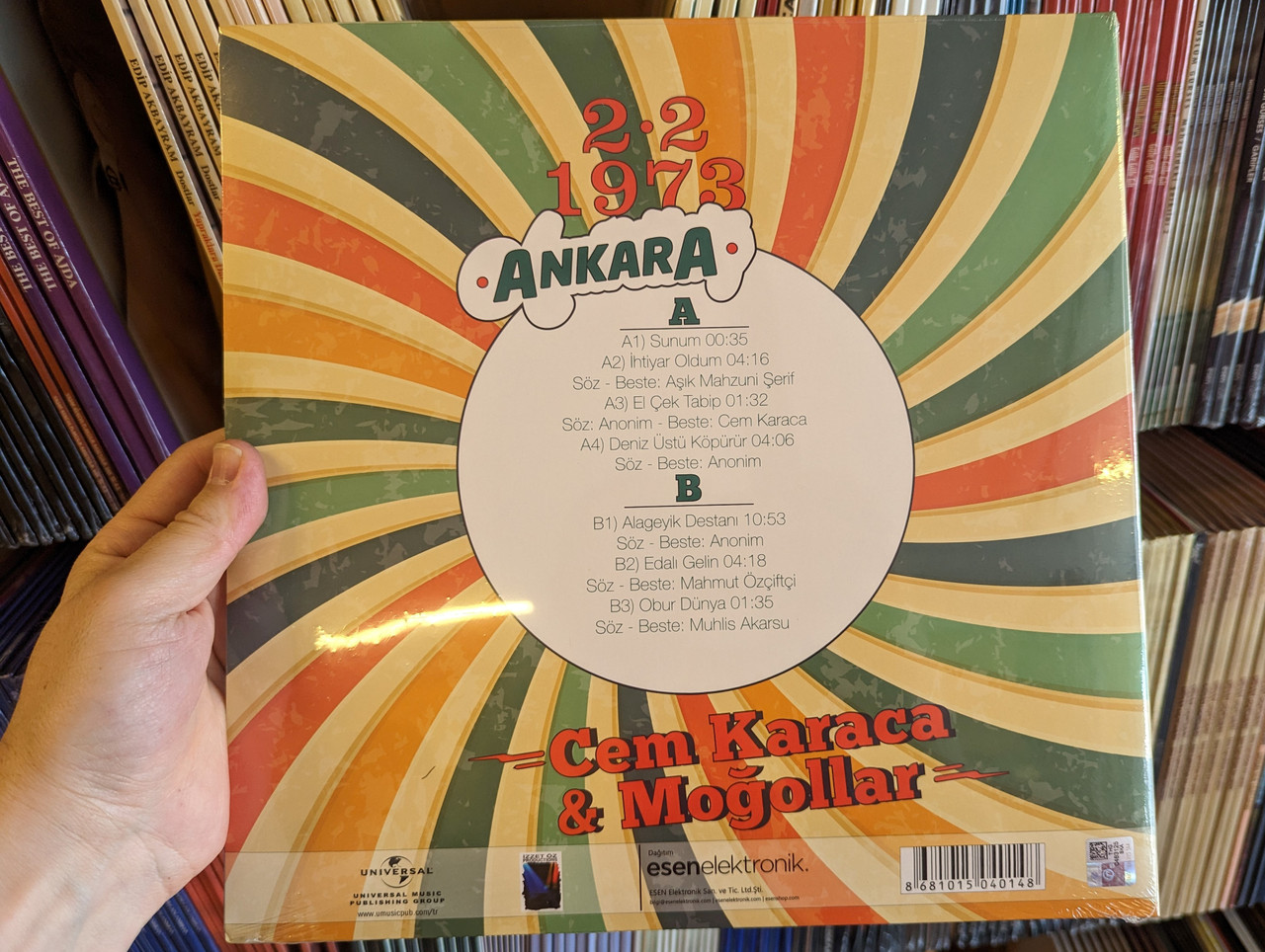 https://cdn10.bigcommerce.com/s-62bdpkt7pb/products/0/images/276439/Cem_Karaca_Moollar_2.2.1973_Ankara_Universal_Music_Taxim_Edition_LP_8681015040148_2__18309.1686565013.1280.1280.jpg?c=2&_gl=1*1bvgx8u*_ga*MjA2NTIxMjE2MC4xNTkwNTEyNTMy*_ga_WS2VZYPC6G*MTY4NjU0OTU5MC45MzcuMS4xNjg2NTY0OTA2LjE0LjAuMA..