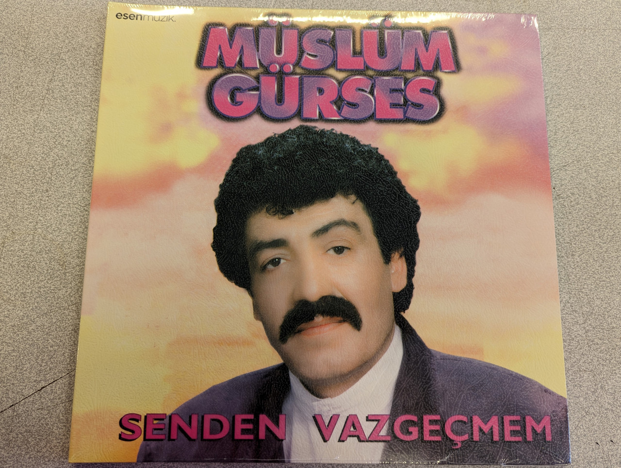 https://cdn10.bigcommerce.com/s-62bdpkt7pb/products/0/images/276454/Mslm_Grses_Senden_Vazgemem_Esen_Mzik_LP_Stereo_EM.LP.015_1__58168.1686645564.1280.1280.jpg?c=2&_gl=1*1xhnptg*_ga*MjA2NTIxMjE2MC4xNTkwNTEyNTMy*_ga_WS2VZYPC6G*MTY4NjY0Mzg1My45MzkuMS4xNjg2NjQ1MzU2LjE4LjAuMA..