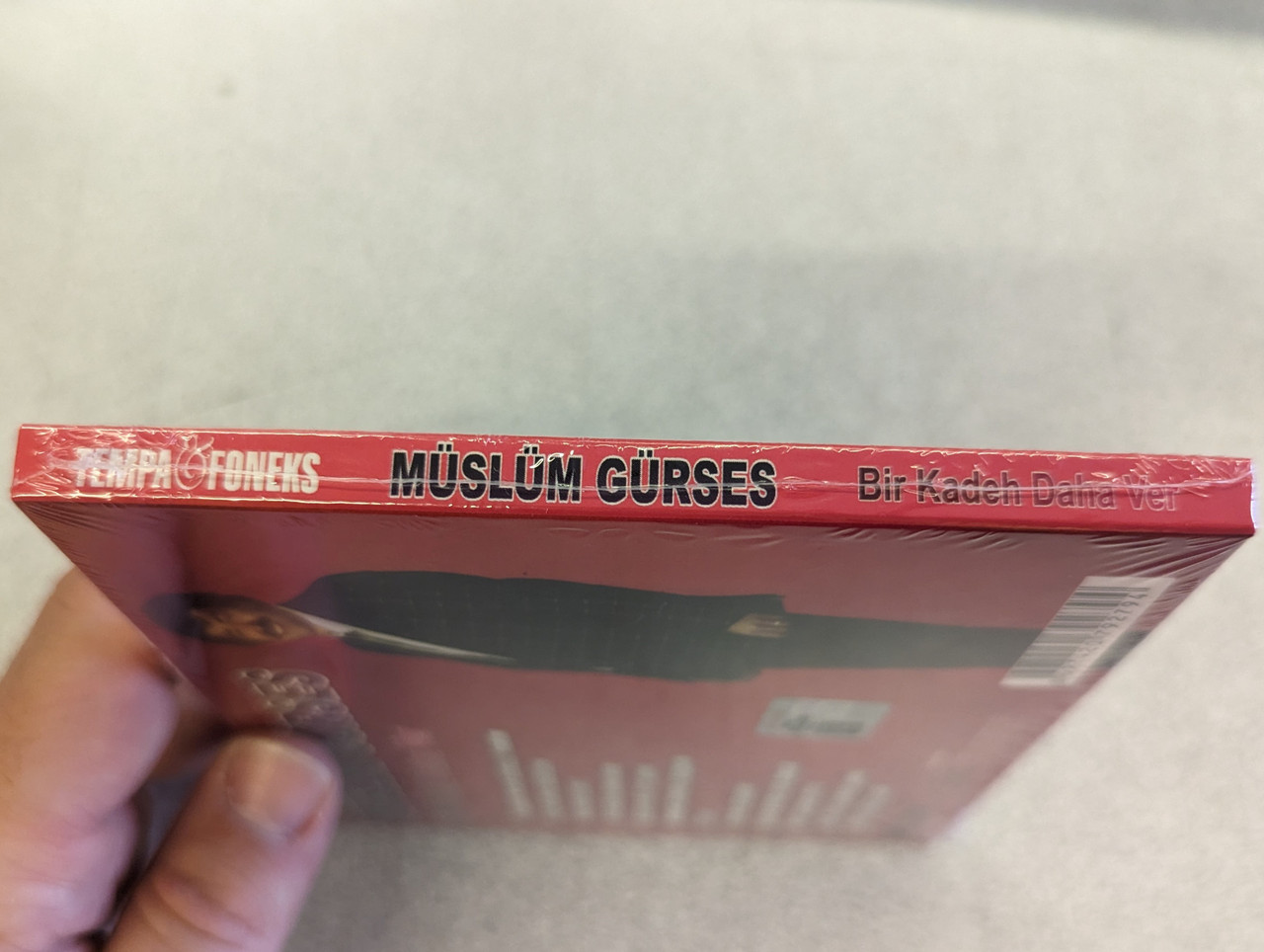 https://cdn10.bigcommerce.com/s-62bdpkt7pb/products/0/images/276472/Muslum_Gurses_-_Bir_Kadeh_Daha_Ver_TempaFoneks_LP_8697420792794_3__84457.1686649401.1280.1280.jpg?c=2&_gl=1*8iunmv*_ga*MjA2NTIxMjE2MC4xNTkwNTEyNTMy*_ga_WS2VZYPC6G*MTY4NjY0Mzg1My45MzkuMS4xNjg2NjQ5MTU5LjYwLjAuMA..
