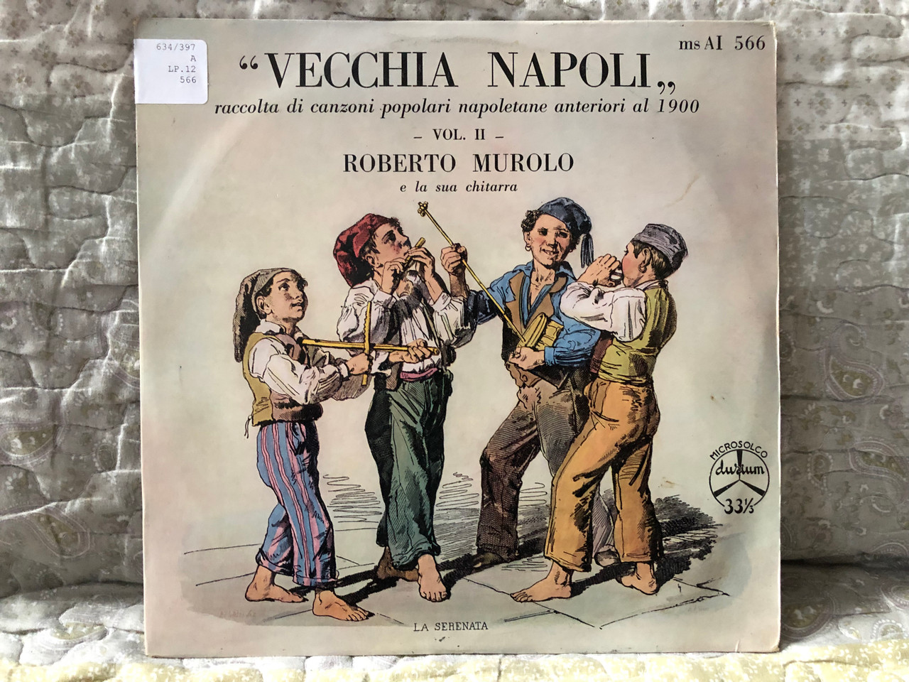 https://cdn10.bigcommerce.com/s-62bdpkt7pb/products/0/images/276496/Vecchia_Napoli_-_Raccolta_Di_Canzoni_Popolari_Napoletane_Anteriori_Al_1900_-_Vol._II_-_Roberto_Murolo_E_La_Sua_Chitarra_Durium_LP_ms_AI_566_1__58791.1686673247.1280.1280.JPG?c=2&_gl=1*1xs2uxg*_ga*MjA2NTIxMjE2MC4xNTkwNTEyNTMy*_ga_WS2VZYPC6G*MTY4NjY3MjM3NC45NDAuMS4xNjg2NjcyOTU3LjMxLjAuMA..