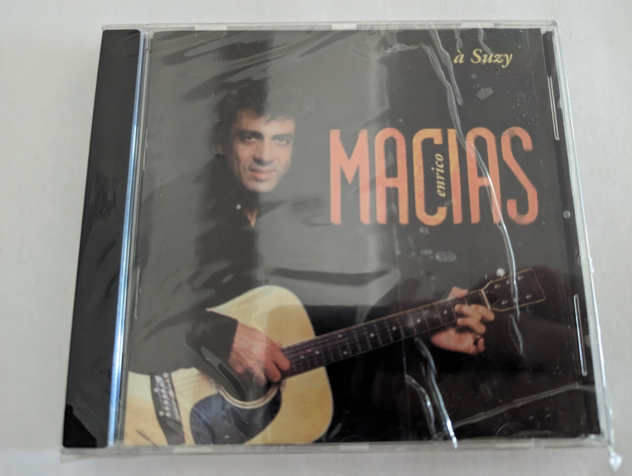https://cdn10.bigcommerce.com/s-62bdpkt7pb/products/0/images/279353/Enrico_Macias_A_Suzy_Trema_Audio_CD_1993_710442_1__18665.1687851192.1280.1280.jpg?c=2&_gl=1*jlzhtx*_ga*MjA2NTIxMjE2MC4xNTkwNTEyNTMy*_ga_WS2VZYPC6G*MTY4Nzg0NjM3Ni45NjYuMS4xNjg3ODUwOTk4LjQ1LjAuMA..