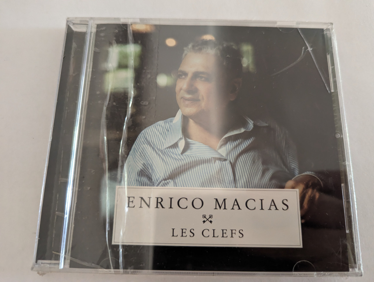 https://cdn10.bigcommerce.com/s-62bdpkt7pb/products/0/images/279392/Enrico_Macias_Les_Clefs_Capitol_Music_Audio_CD_2015_475_200-4_1__39541.1687855384.1280.1280.jpg?c=2&_gl=1*q3aolx*_ga*MjA2NTIxMjE2MC4xNTkwNTEyNTMy*_ga_WS2VZYPC6G*MTY4Nzg0NjM3Ni45NjYuMS4xNjg3ODU1MTY3LjMxLjAuMA..