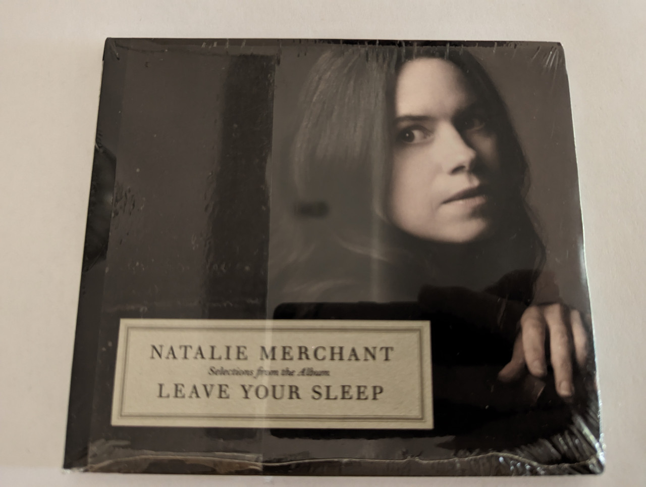 https://cdn10.bigcommerce.com/s-62bdpkt7pb/products/0/images/279407/Natalie_Merchant_Selections_From_The_Album_Leave_Your_Sleep_Nonesuch_Audio_CD_2010_7559-79804-3_1__55250.1687858023.1280.1280.jpg?c=2&_gl=1*wxi7rj*_ga*MjA2NTIxMjE2MC4xNTkwNTEyNTMy*_ga_WS2VZYPC6G*MTY4Nzg0NjM3Ni45NjYuMS4xNjg3ODU3OTI5LjQ3LjAuMA..