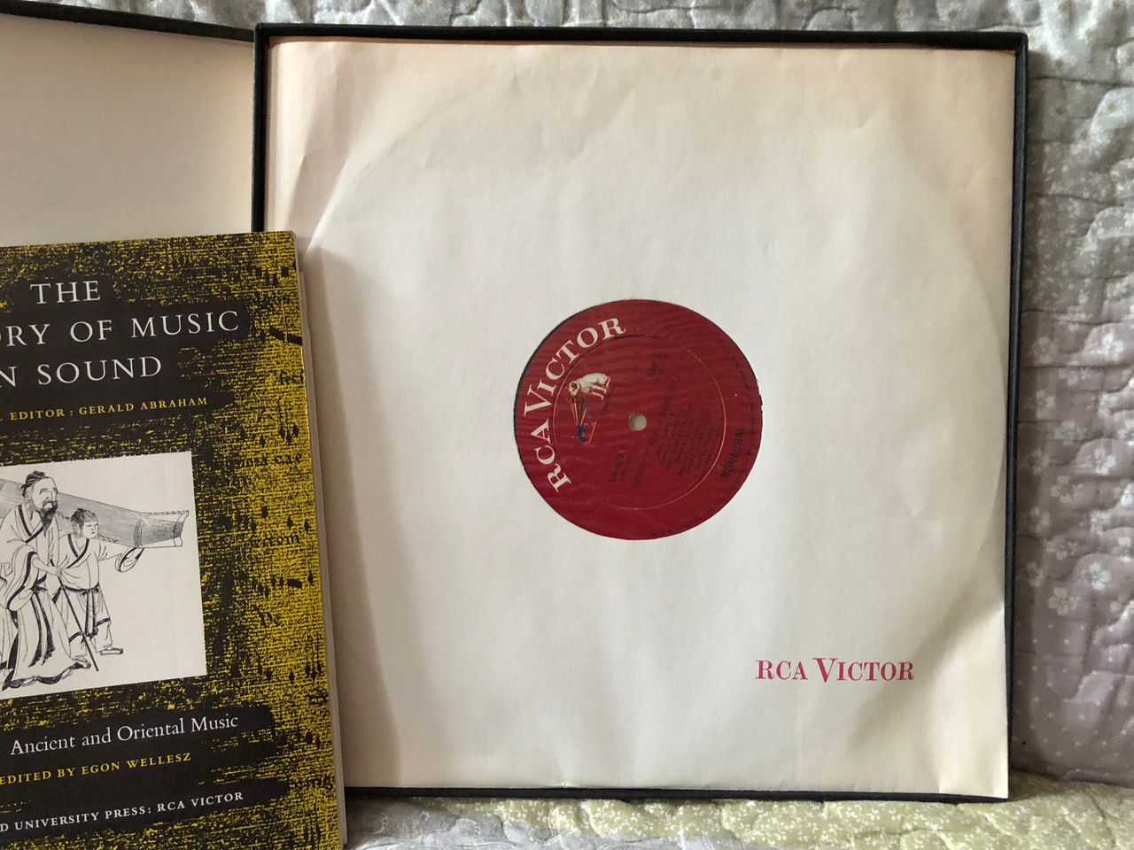 https://cdn10.bigcommerce.com/s-62bdpkt7pb/products/0/images/280977/History_Of_Music_In_Sound_-_Vol._I._Ancient_And_Oriental_Music_RCA_Victor_Oxford_University_Press_RCA_Victor_2x_LP_LM-6057_3__57589.1688480534.1280.1280.JPG?c=2&_gl=1*17d0psf*_ga*MjA2NTIxMjE2MC4xNTkwNTEyNTMy*_ga_WS2VZYPC6G*MTY4ODQ3Mjc3MS45NzMuMS4xNjg4NDgwMjI5LjU3LjAuMA..