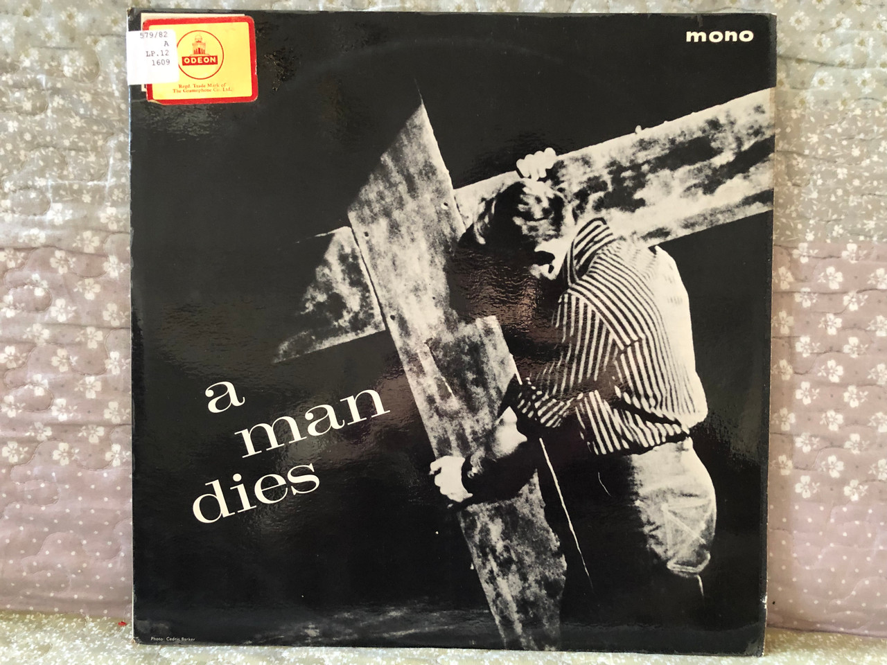 https://cdn10.bigcommerce.com/s-62bdpkt7pb/products/0/images/281794/A_Man_Dies_Columbia_LP_Mono_1964_33SX_1609_1__65256.1688742046.1280.1280.JPG?c=2&_gl=1*1be5tbg*_ga*MjA2NTIxMjE2MC4xNTkwNTEyNTMy*_ga_WS2VZYPC6G*MTY4ODc0MTU0My45NzkuMS4xNjg4NzQyMDIyLjYwLjAuMA..