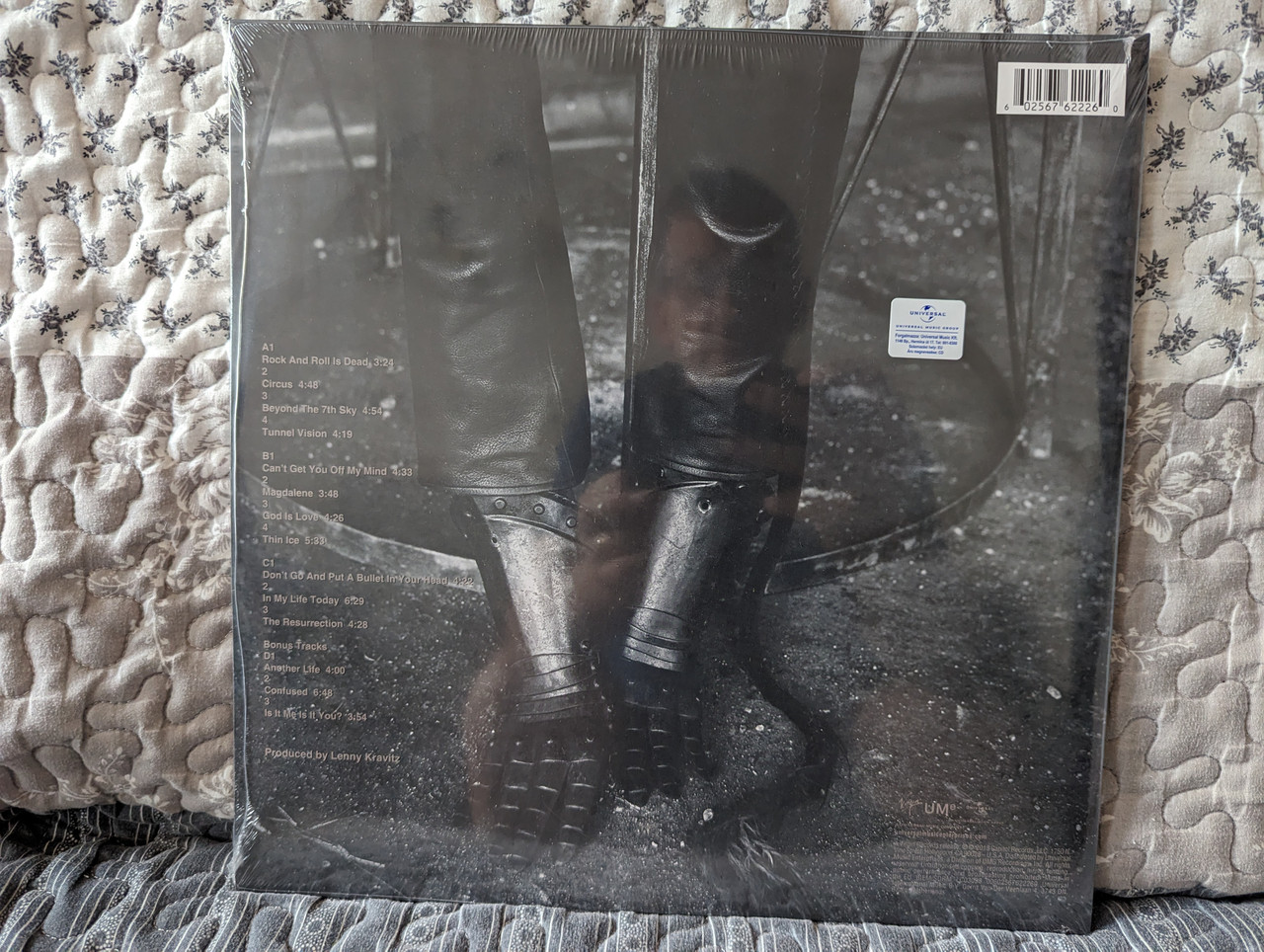 https://cdn10.bigcommerce.com/s-62bdpkt7pb/products/0/images/282485/Lenny_Kravitz_Circus_LKVinyl_2-LP_180g_First_time_on_2-LP_Vinyl_Features_Rock_Roll_Is_Dead_and_Cant_Get_You_Off_My_Mind_Includes_three_rare_bonus_cuts_Universal_2x_LP_20__97275.1688977258.1280.1280.jpg?c=2&_gl=1*1fh2byn*_ga*MjA2NTIxMjE2MC4xNTkwNTEyNTMy*_ga_WS2VZYPC6G*MTY4ODk2OTUyNS45ODEuMS4xNjg4OTc2Njc2LjU1LjAuMA..