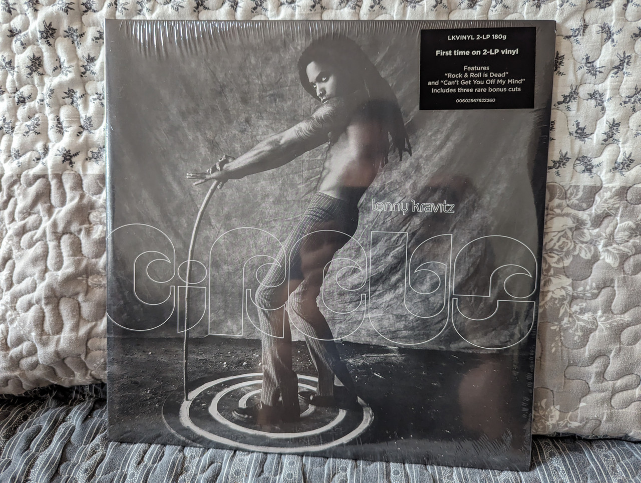 https://cdn10.bigcommerce.com/s-62bdpkt7pb/products/0/images/282486/Lenny_Kravitz_Circus_LKVinyl_2-LP_180g_First_time_on_2-LP_Vinyl_Features_Rock_Roll_Is_Dead_and_Cant_Get_You_Off_My_Mind_Includes_three_rare_bonus_cuts_Universal_2x_LP_2018_1__09007.1688977266.1280.1280.jpg?c=2&_gl=1*1fh2byn*_ga*MjA2NTIxMjE2MC4xNTkwNTEyNTMy*_ga_WS2VZYPC6G*MTY4ODk2OTUyNS45ODEuMS4xNjg4OTc2Njc2LjU1LjAuMA..