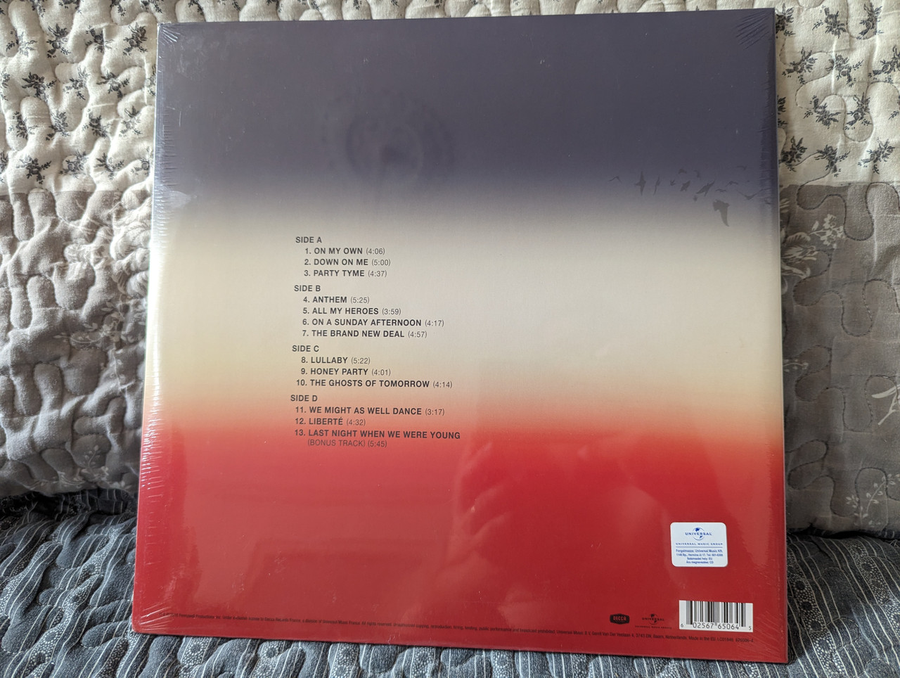 https://cdn10.bigcommerce.com/s-62bdpkt7pb/products/0/images/282515/Madeleine_Peyroux_Anthem_Decca_2x_LP_2018_676506-4_2__76153.1688982518.1280.1280.jpg?c=2&_gl=1*1rdodjm*_ga*MjA2NTIxMjE2MC4xNTkwNTEyNTMy*_ga_WS2VZYPC6G*MTY4ODk2OTUyNS45ODEuMS4xNjg4OTgyNTU0LjYwLjAuMA..